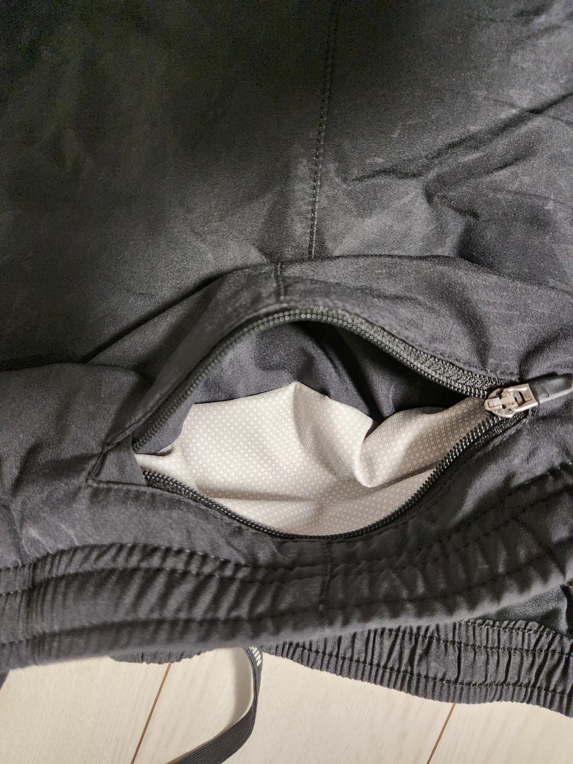 나이키 우먼 드라이 템포 쇼츠 러닝 반바지 사이즈m

속바지 있고 뒷주머 상품이미지10