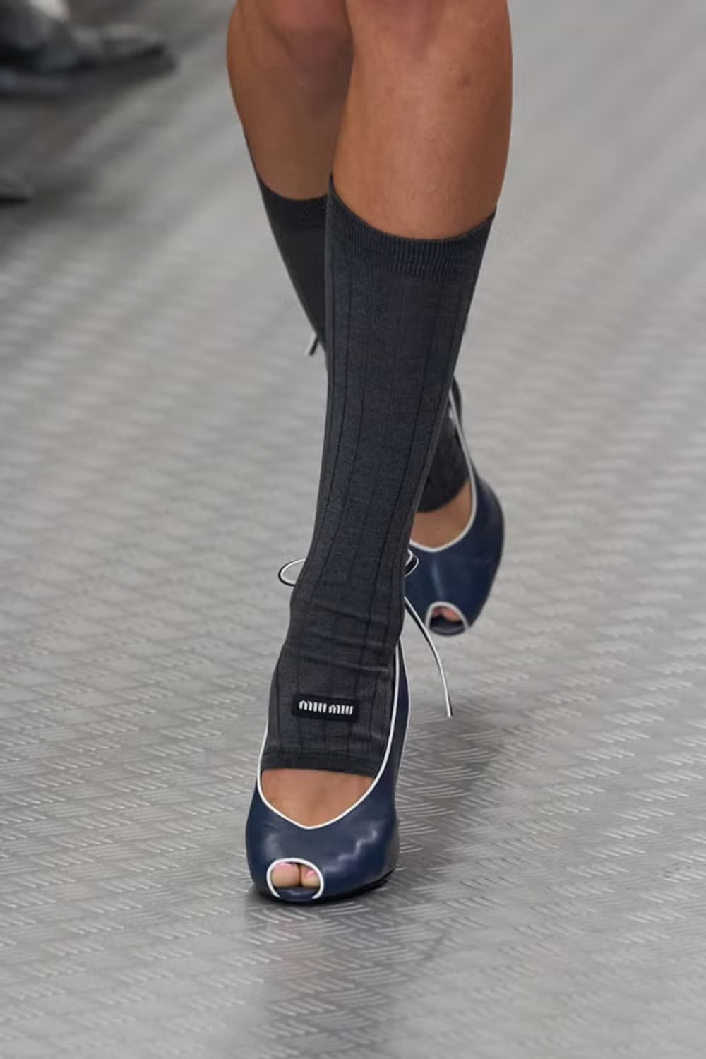 미우미우 니하이 로고 삭스 상품이미지1