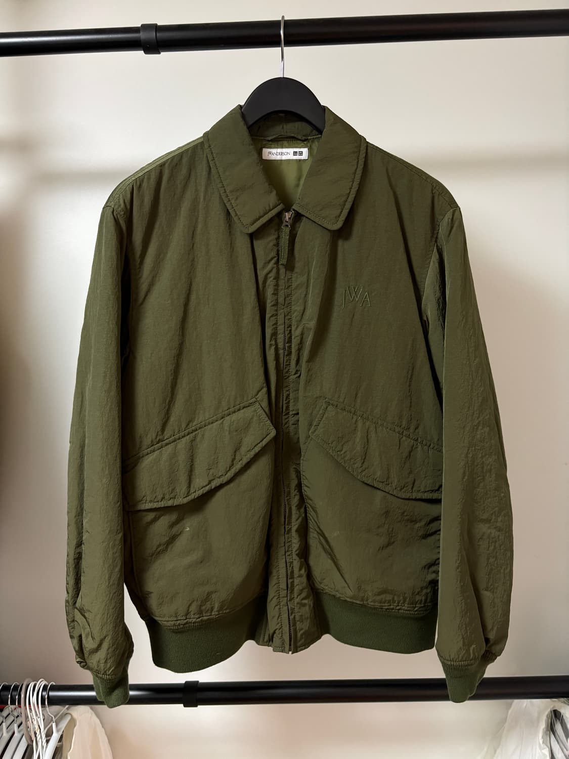 유니클로 jw앤더슨 패디드 숏 블루종 올리브 L 상품이미지1