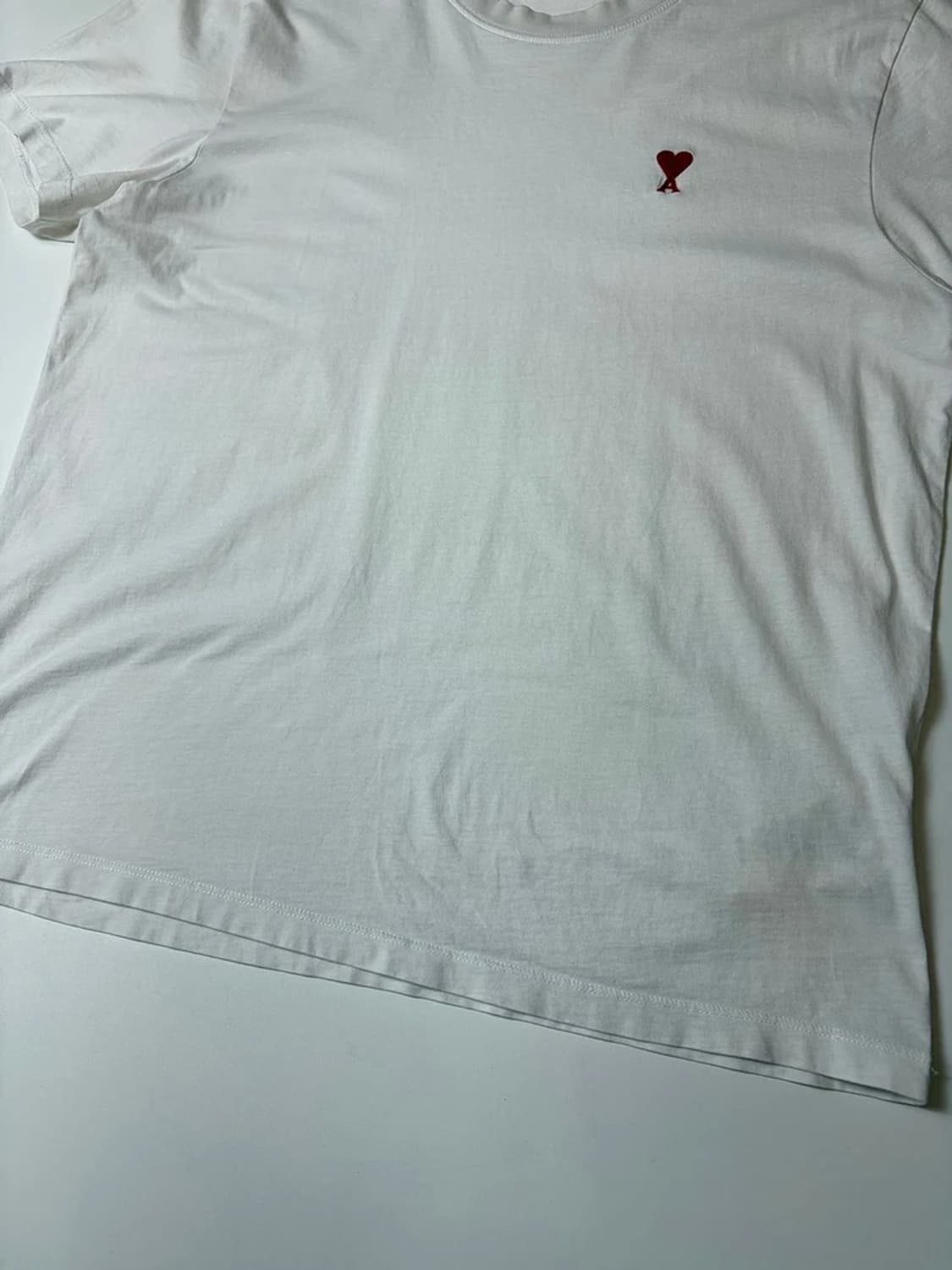 아미 AMI 스몰 하트 로고 반팔 티셔츠 PN9564 상품이미지4
