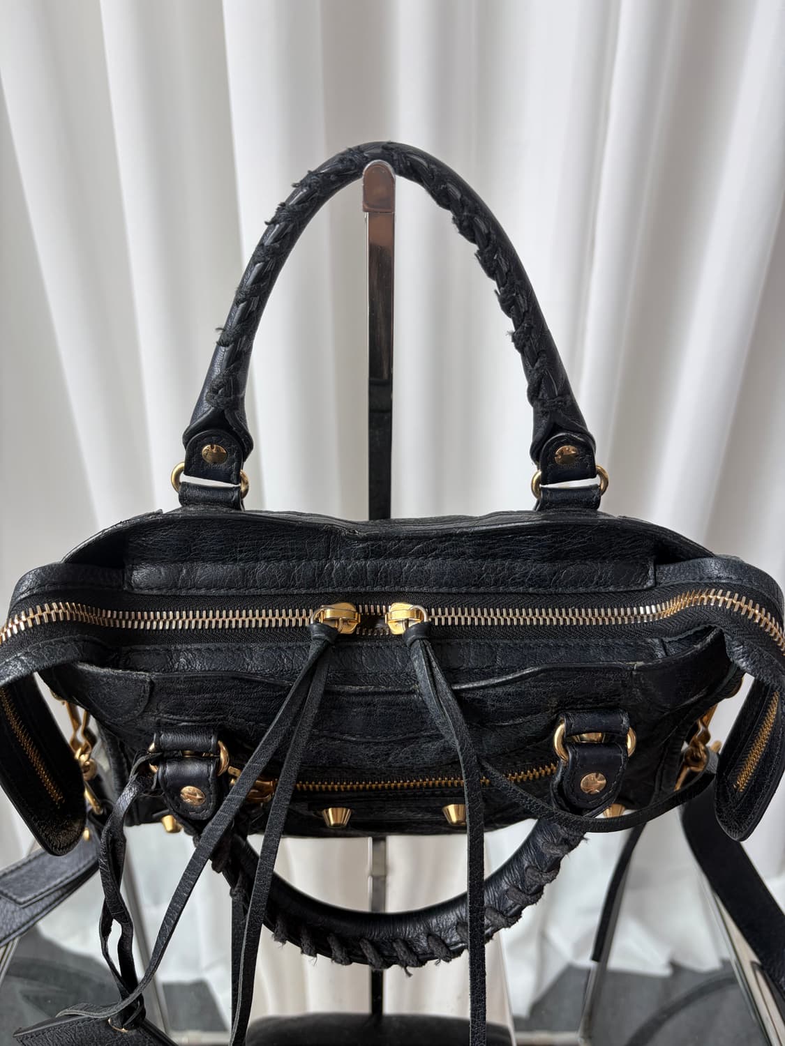 발렌시아가 클래식 시티 모터백 블랙 상품이미지5