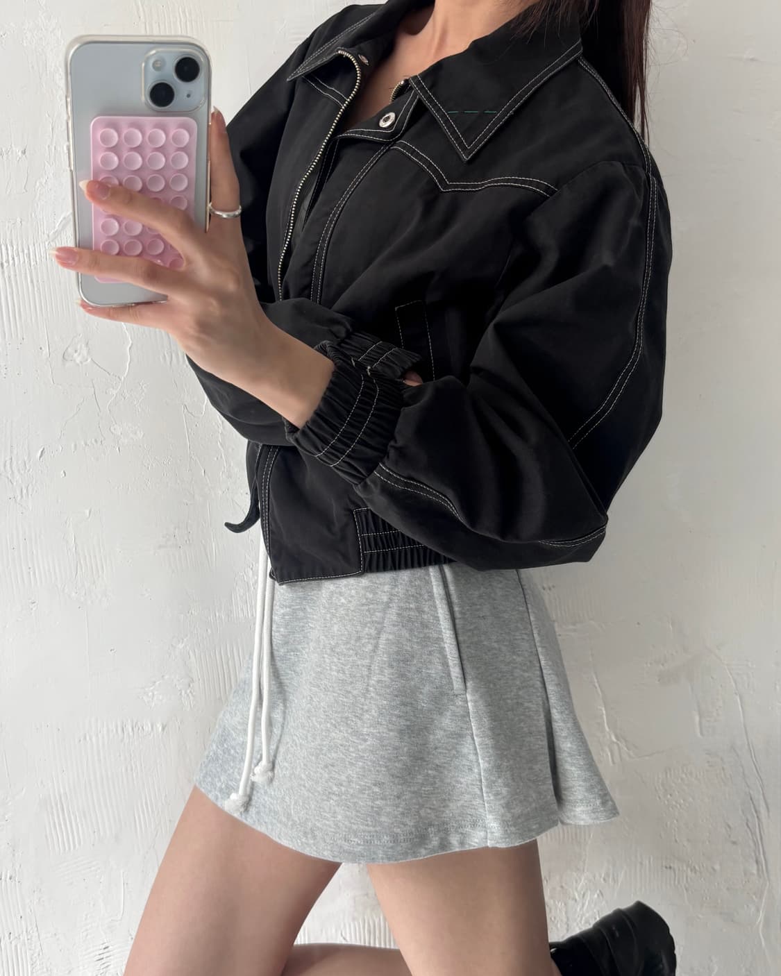 Matin Kim 마뗑킴 블랙컬러 스티치 크롭 자켓 상품이미지1