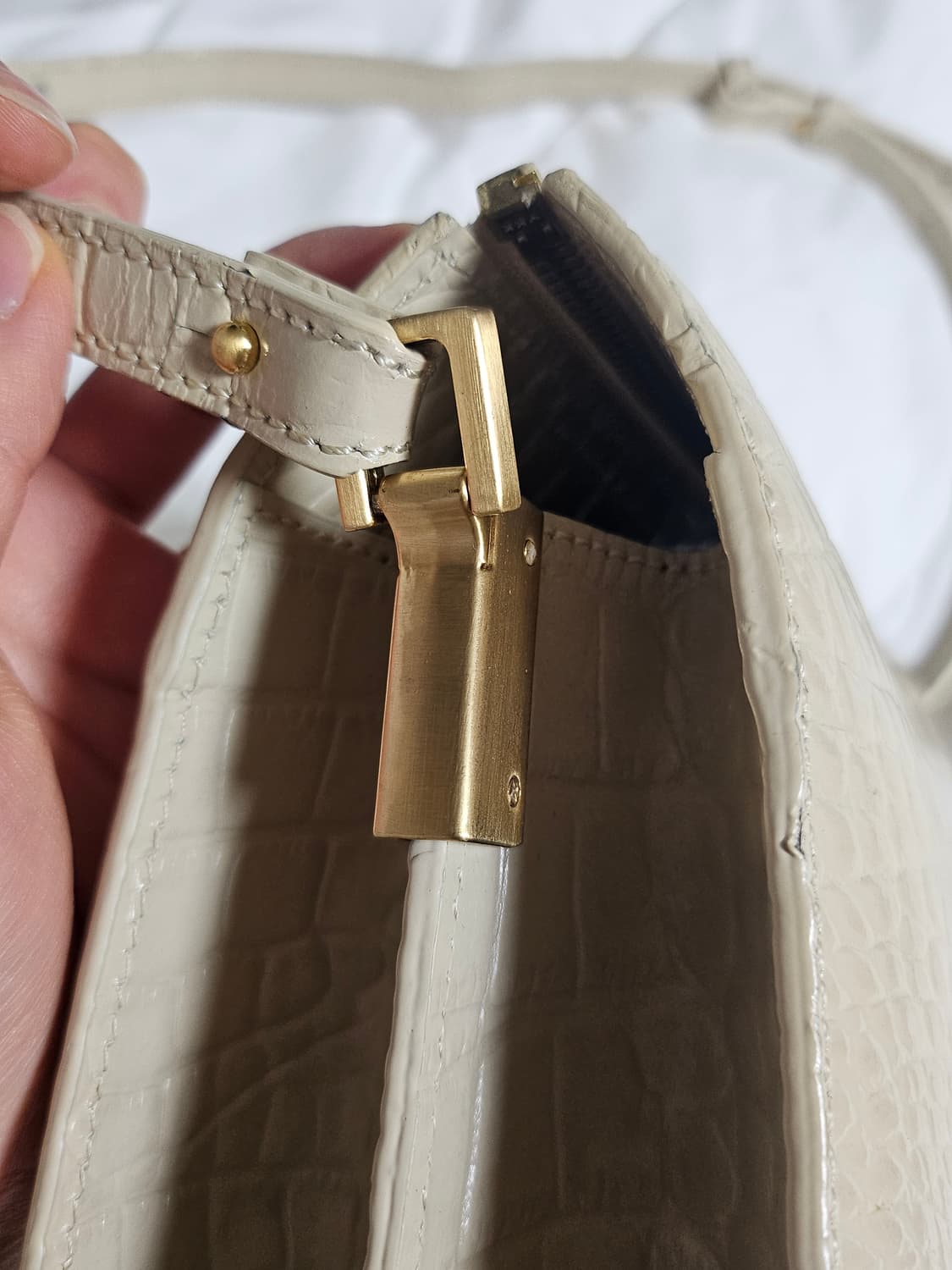 어썸니즈 카우 레더 아이보리 타임리스백 상품이미지10