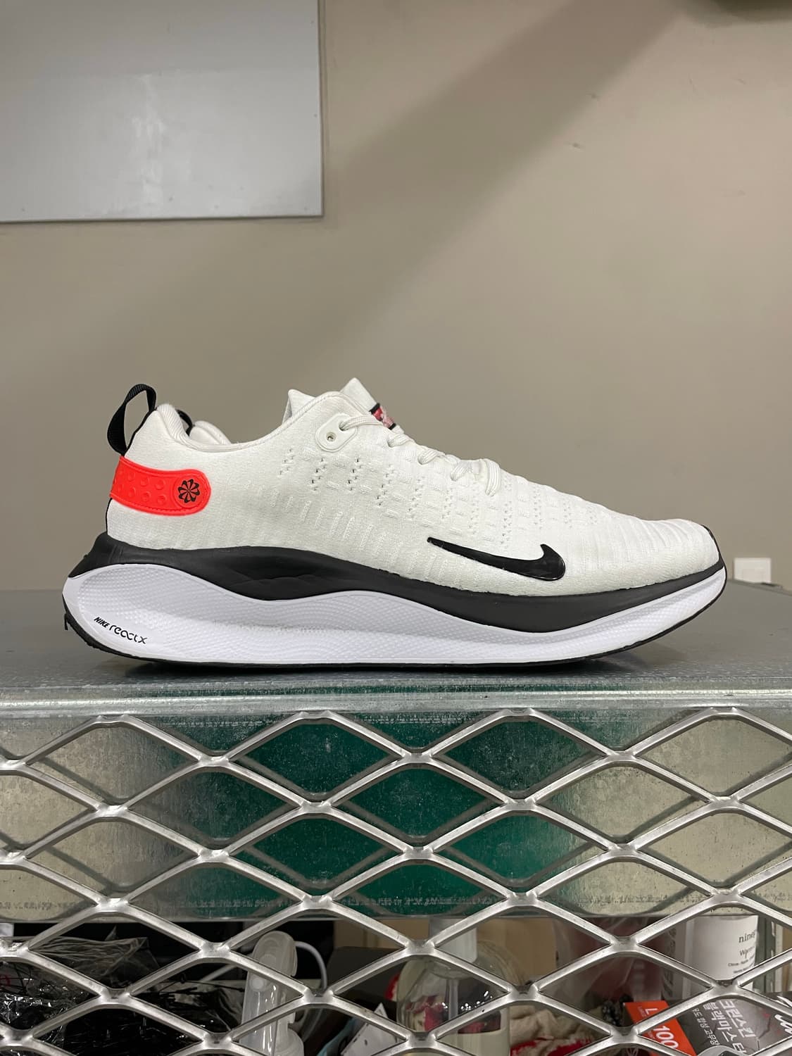 나이키 리액트X 인피니티 런 4 화이트 벨벳 브라운 275 상품이미지4