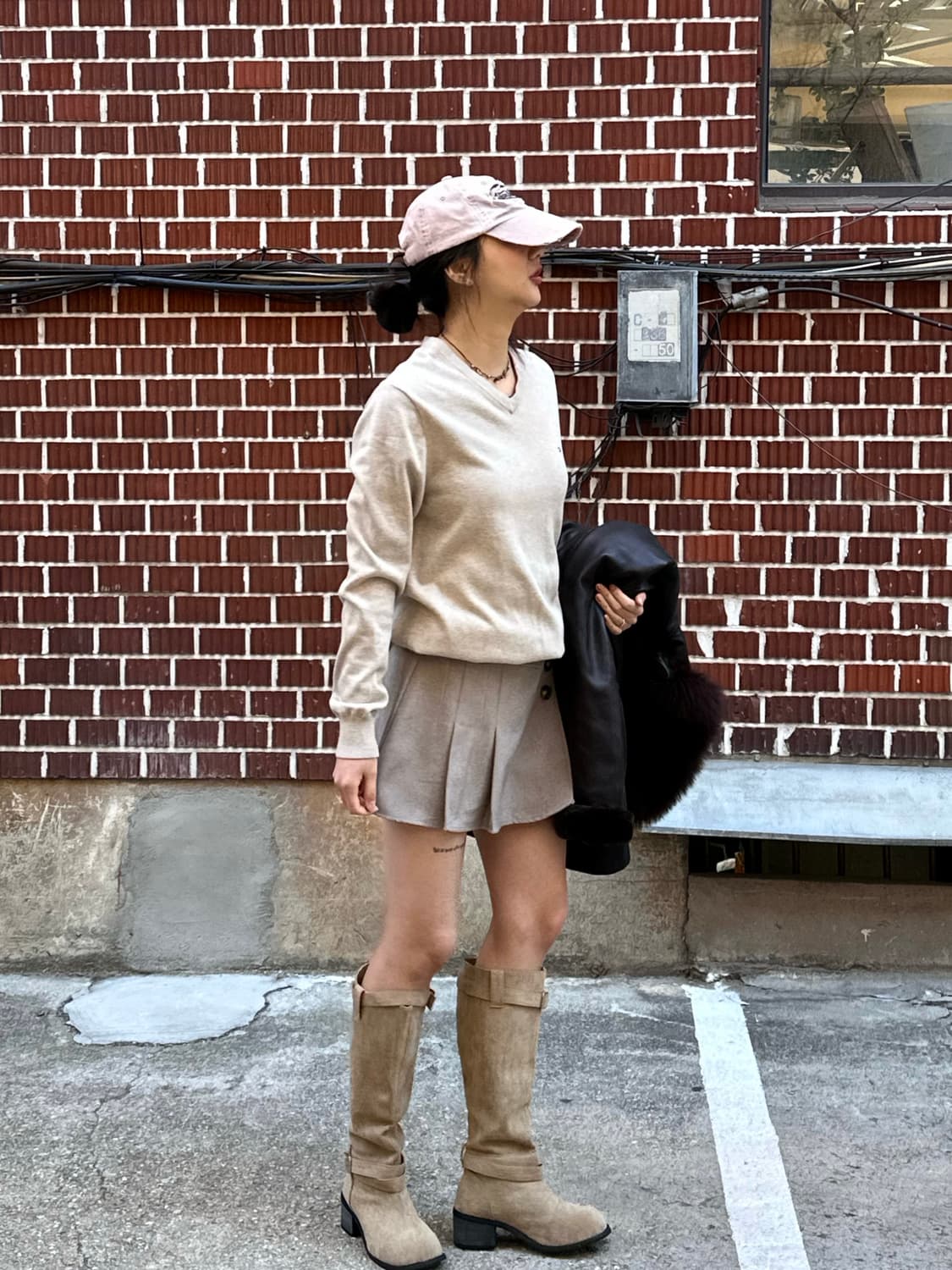 마크뉴욕 레더 후드 자켓 타미 니트 핀턱 스커트 코디 상품이미지4