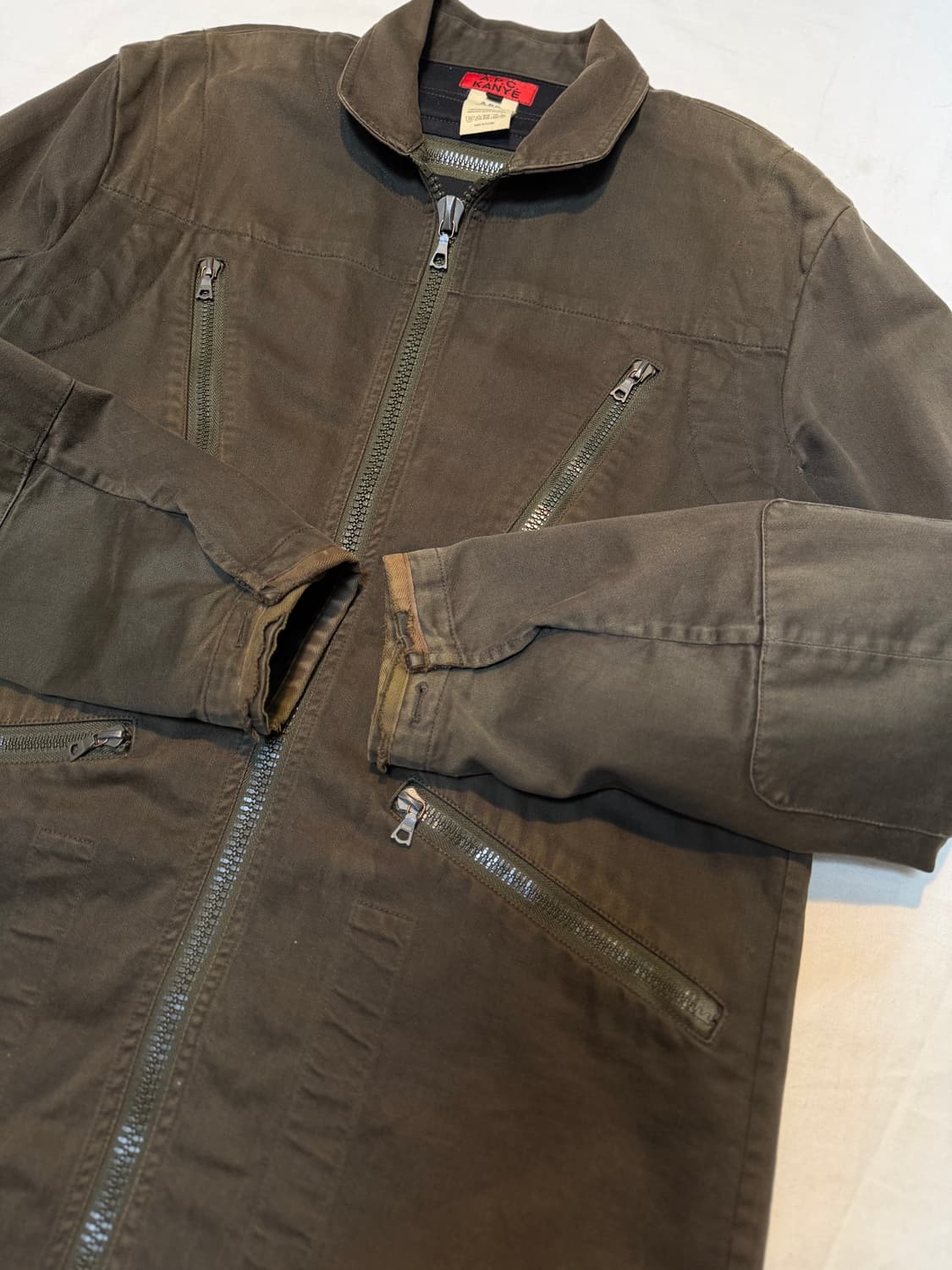 APC X KANYE 14FW 스위스 아미 파카 올리브 카키 상품이미지4