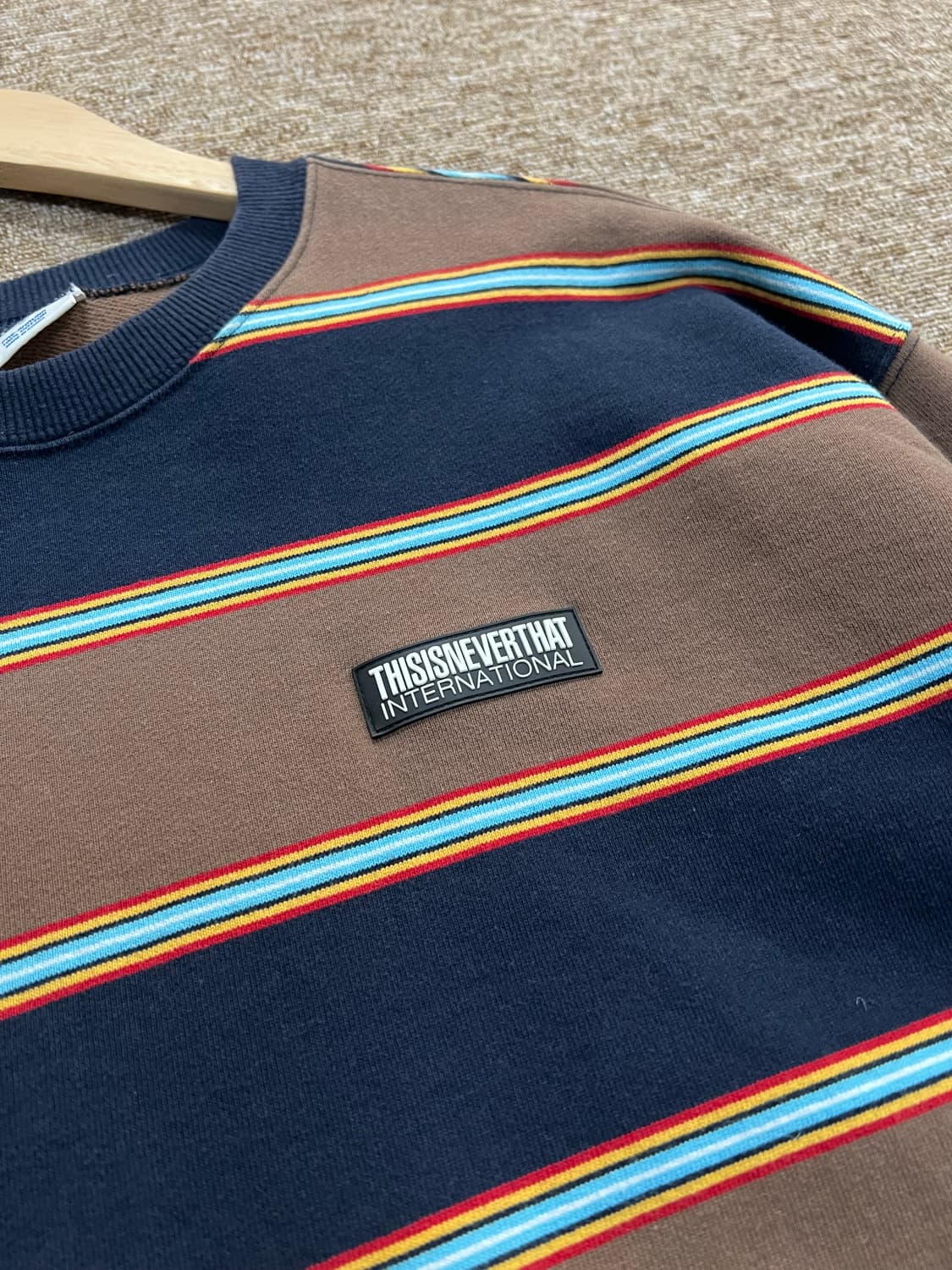 디스이즈네버댓 스트라이프 맨투맨 L 상품이미지3