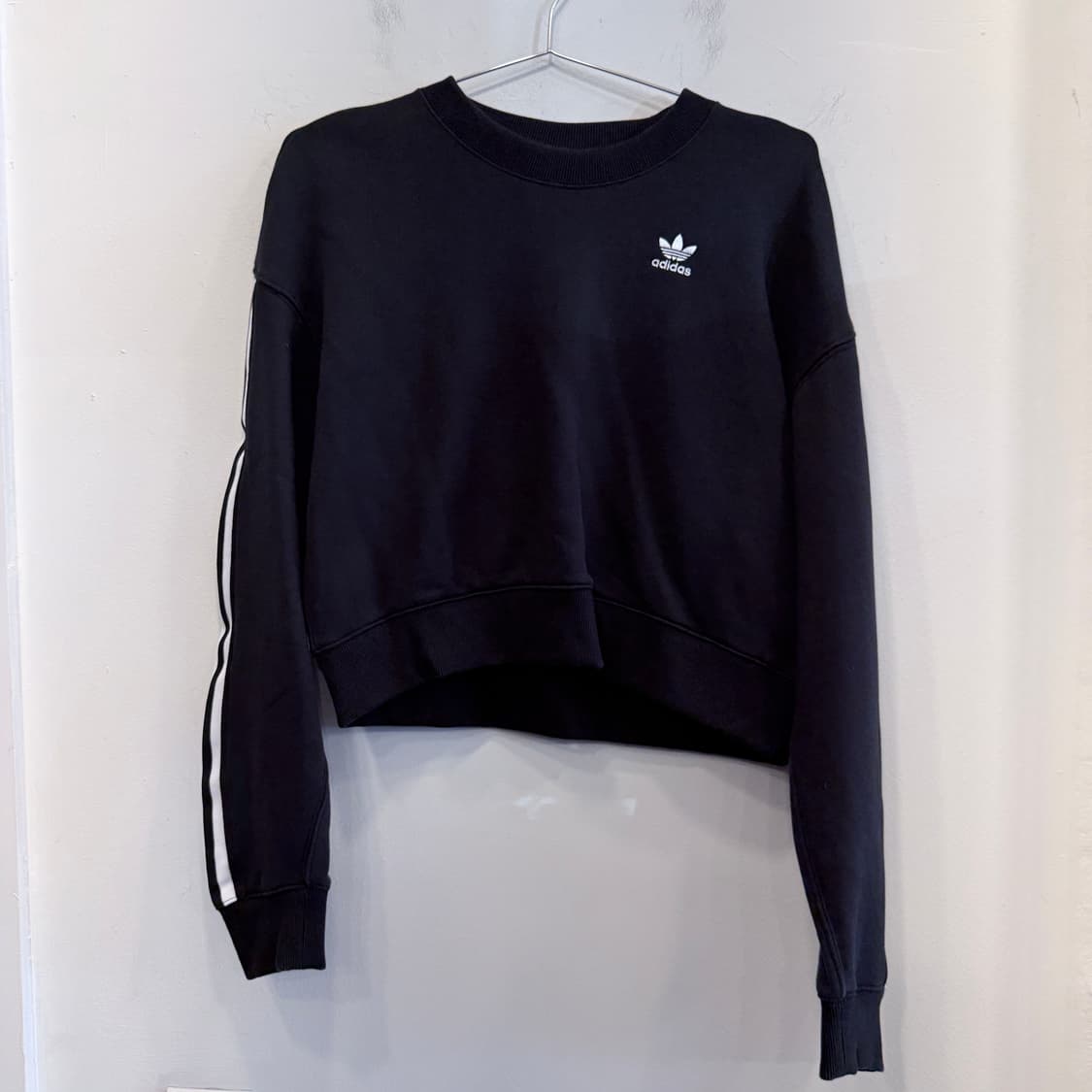 아디다스 크롭 맨투맨 상품이미지1