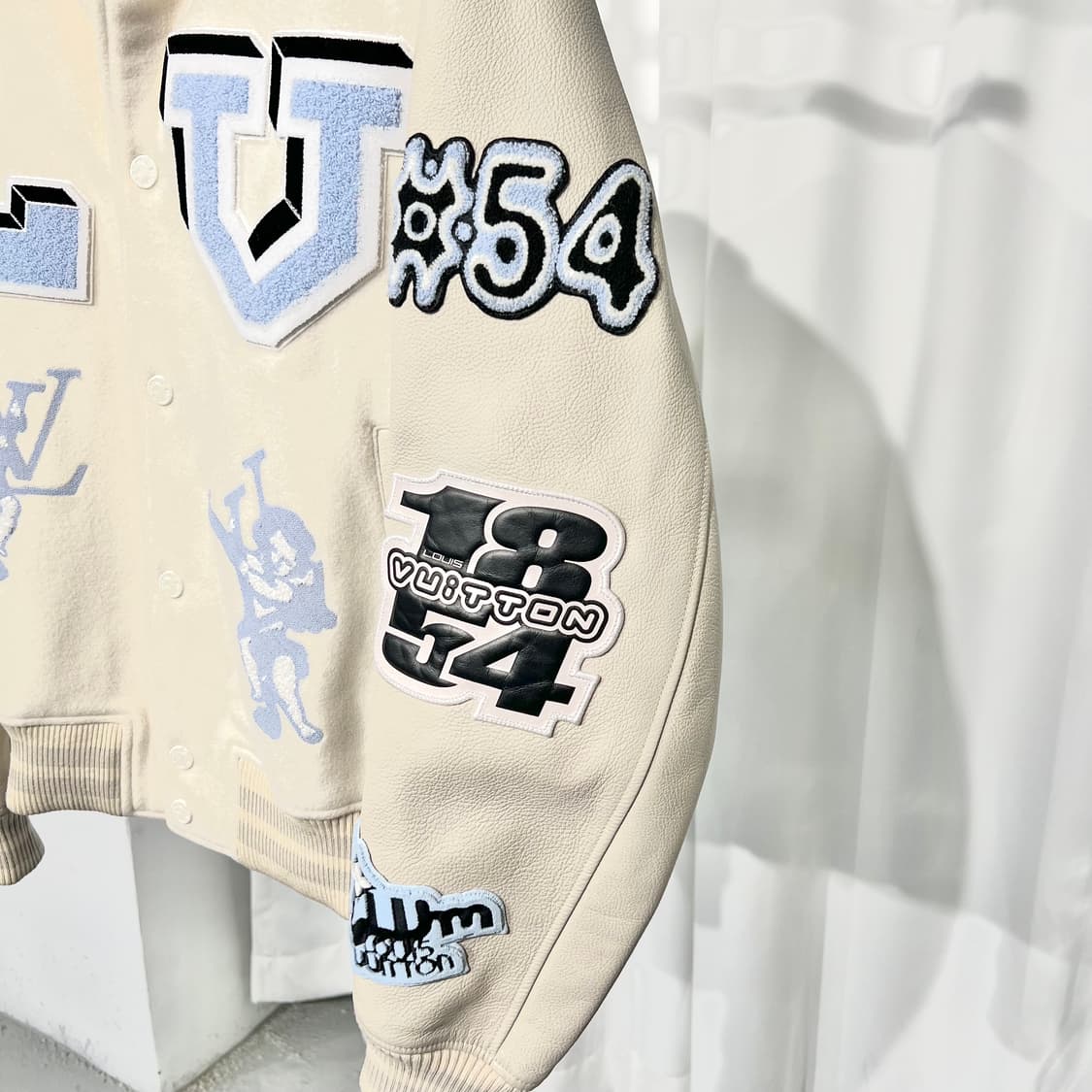 (50)루이비통 크림 바시티 자켓 상품이미지4