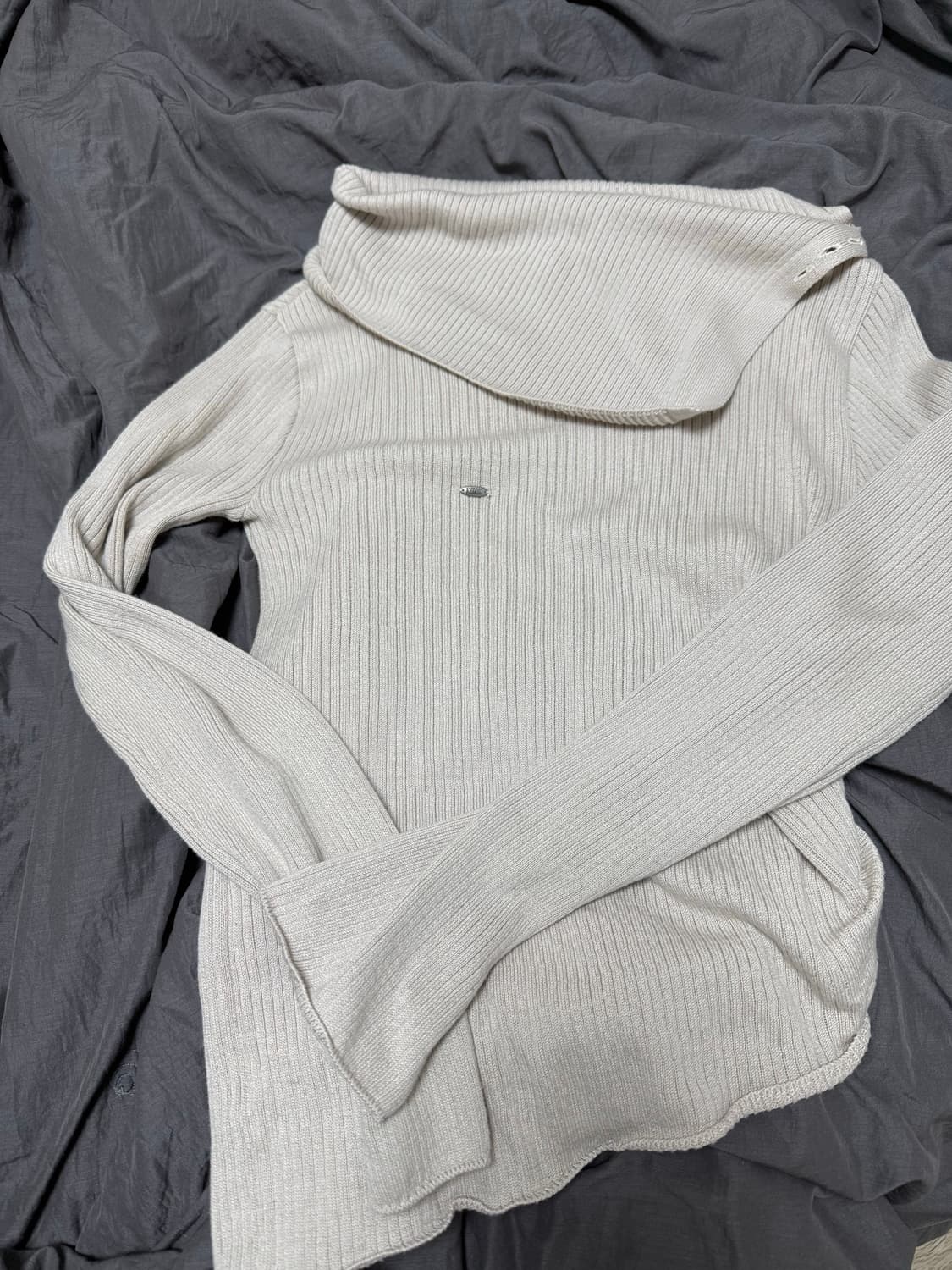 보헴서 오픈 카라 언밸런스드 니트 보헤미안서울 오프숄더니트 상품이미지4