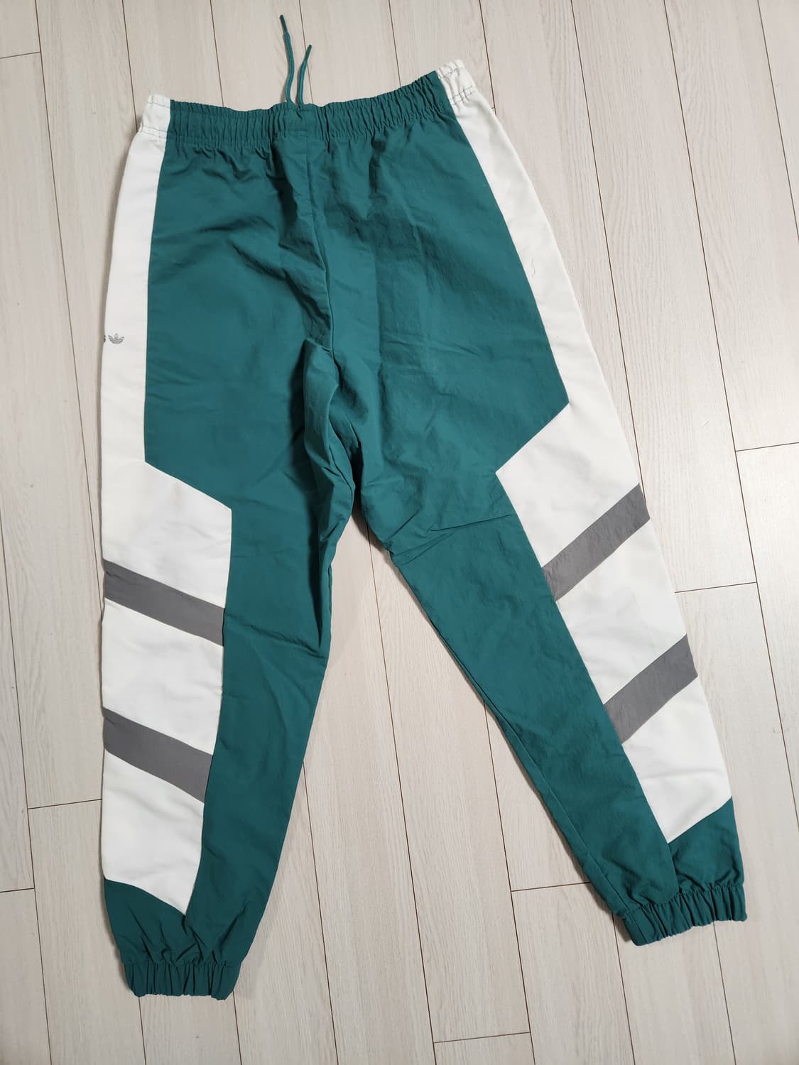 아디다스 이큅먼트 윈드 트랙 팬츠 품명 EQT WIND PANT 사이즈M 상품이미지7