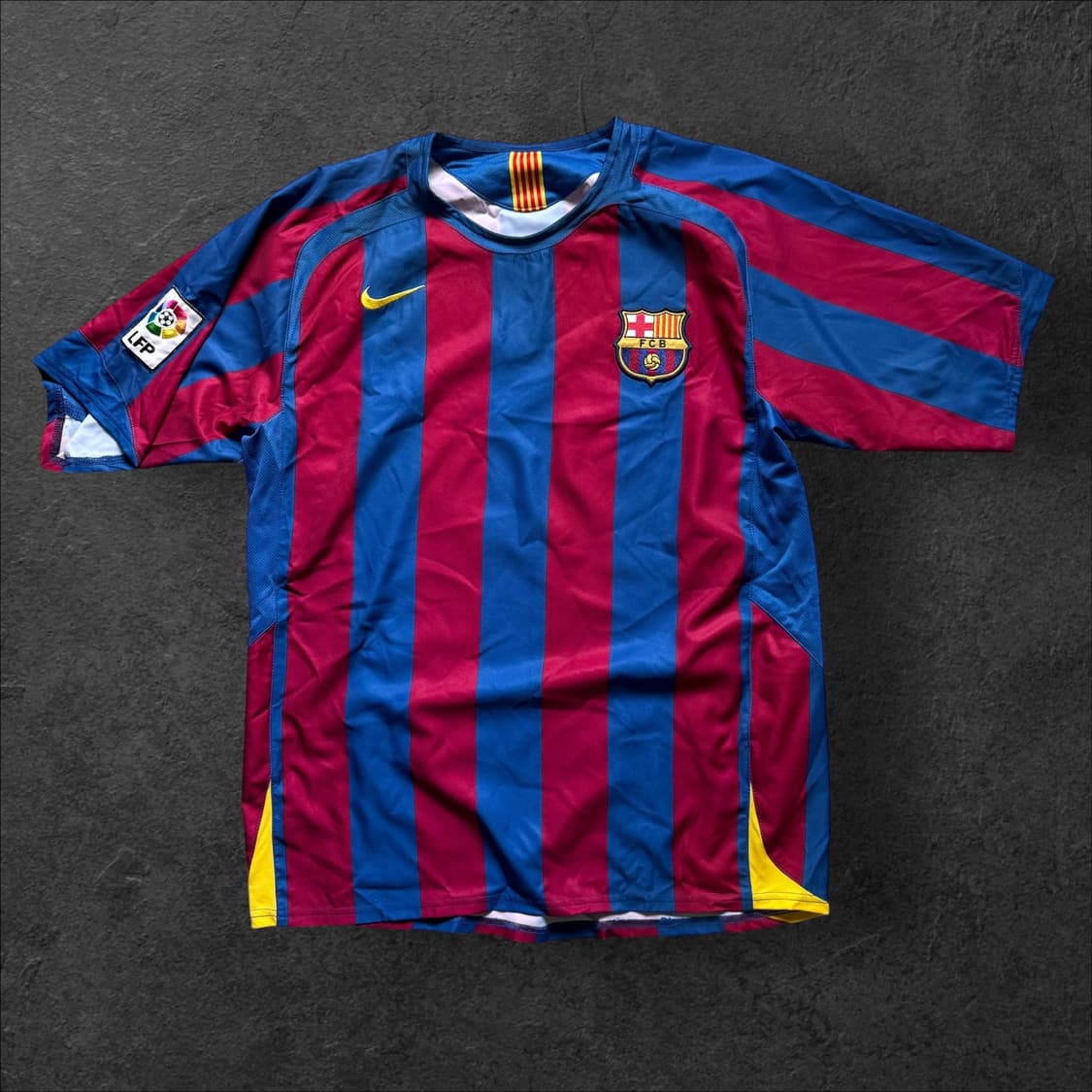 04-05 나이키 바르셀로나 홈 유니폼 #10 호나우지뉴 상품이미지1