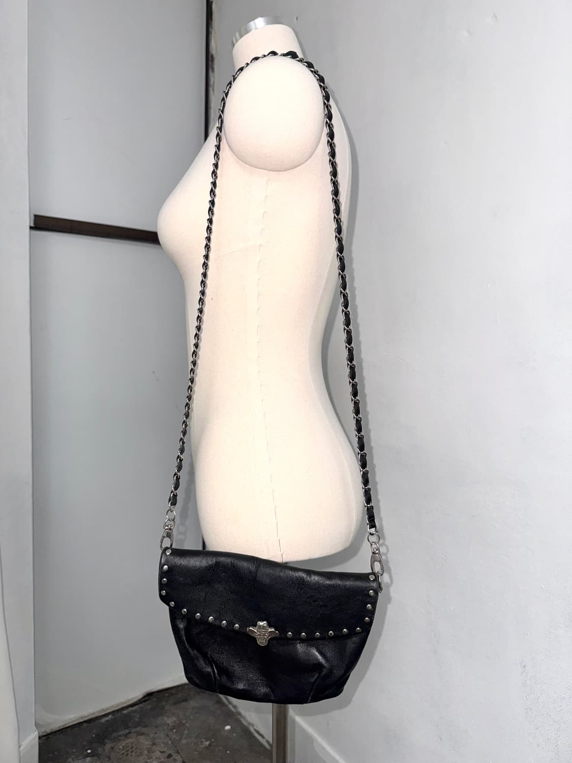 Skull Stud Chain Shoulder Bag 상품이미지2