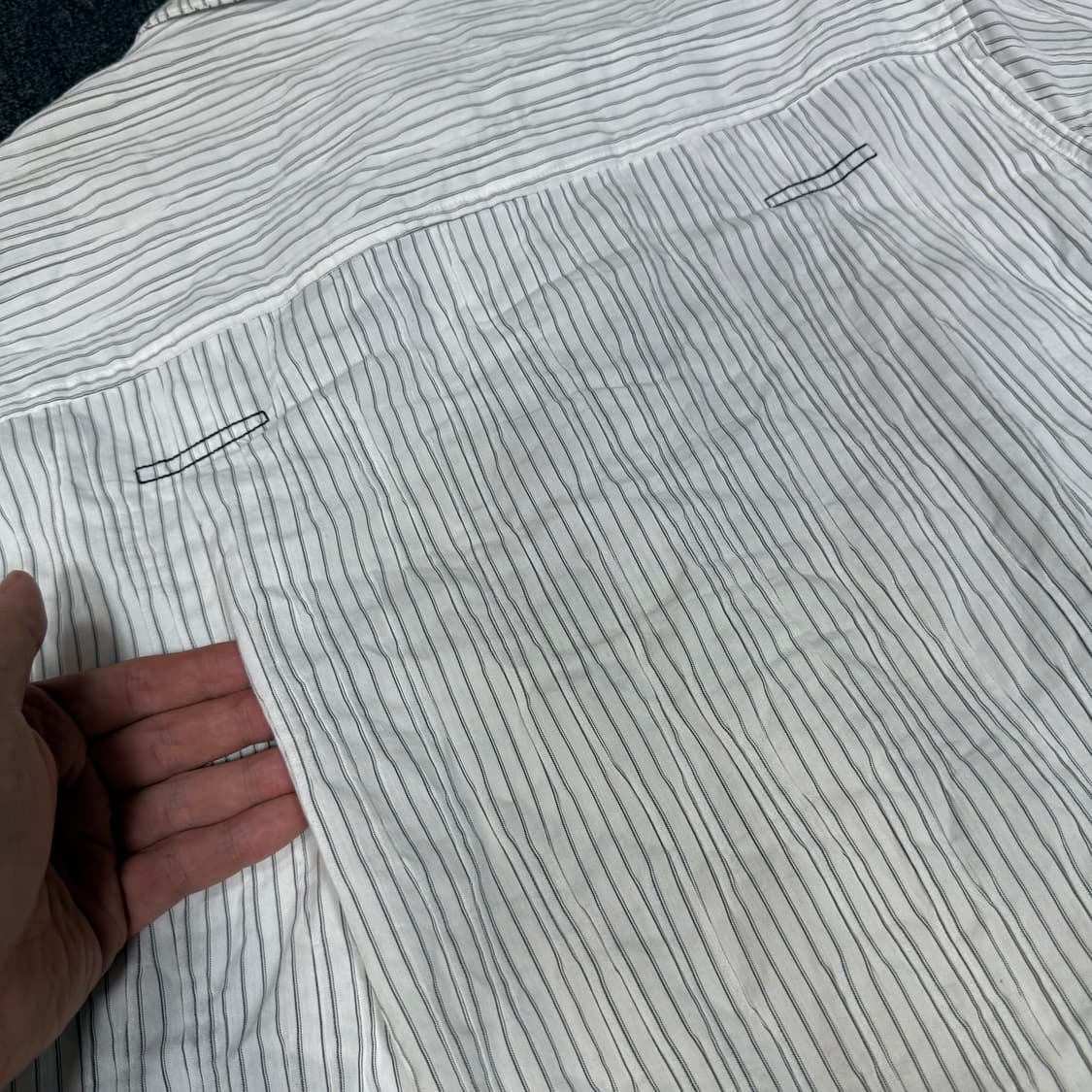 아더에러 주름디테일 스트라이프 셔츠 상품이미지4