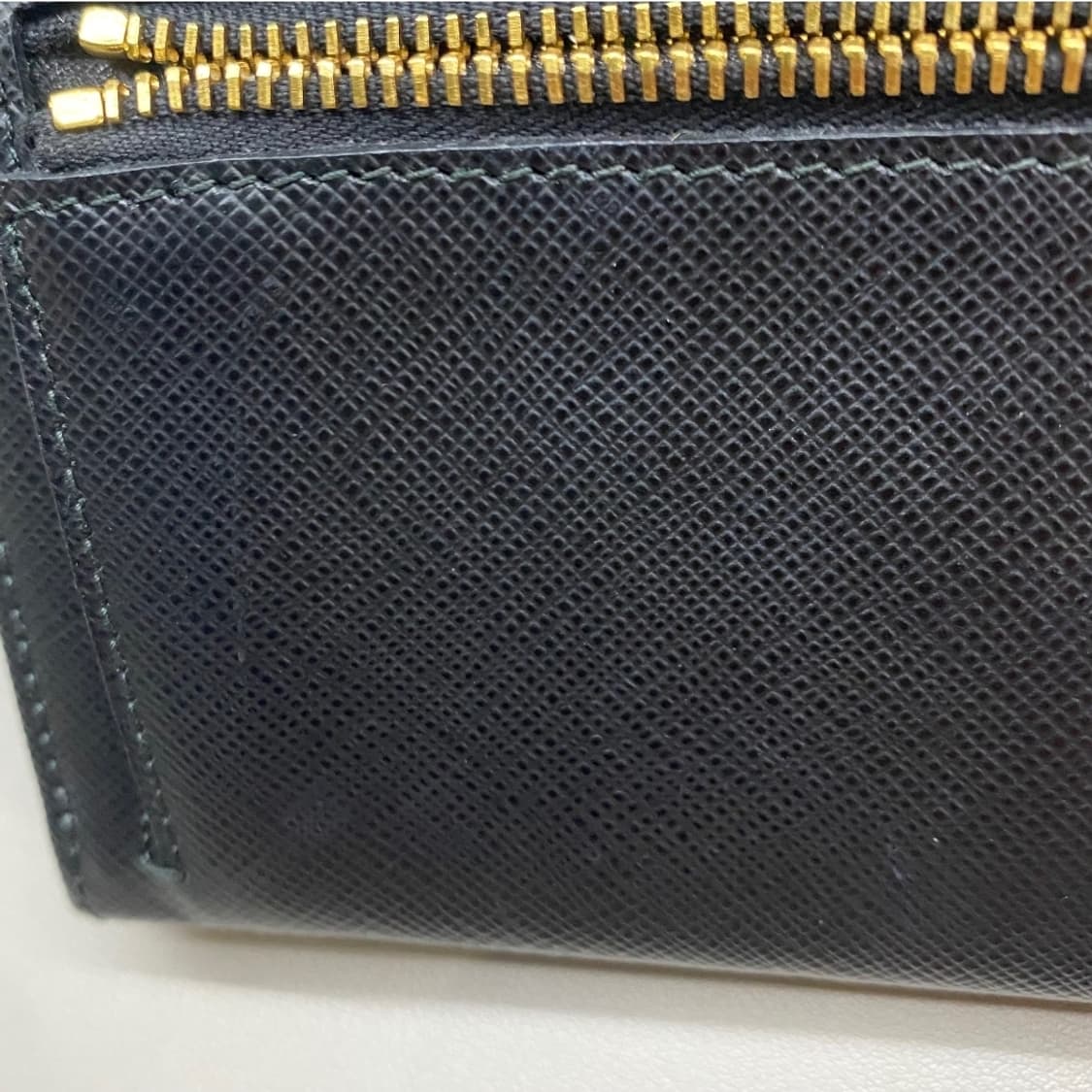 프라다 사피아노 레더 트라이앵글 로고 플랩 장지갑 블랙 상품이미지6