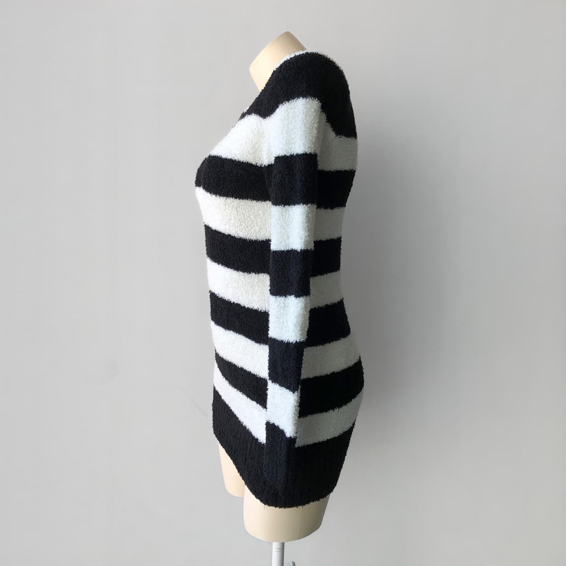 블랙 스트라이프 소프트 니트 원피스 상품이미지4