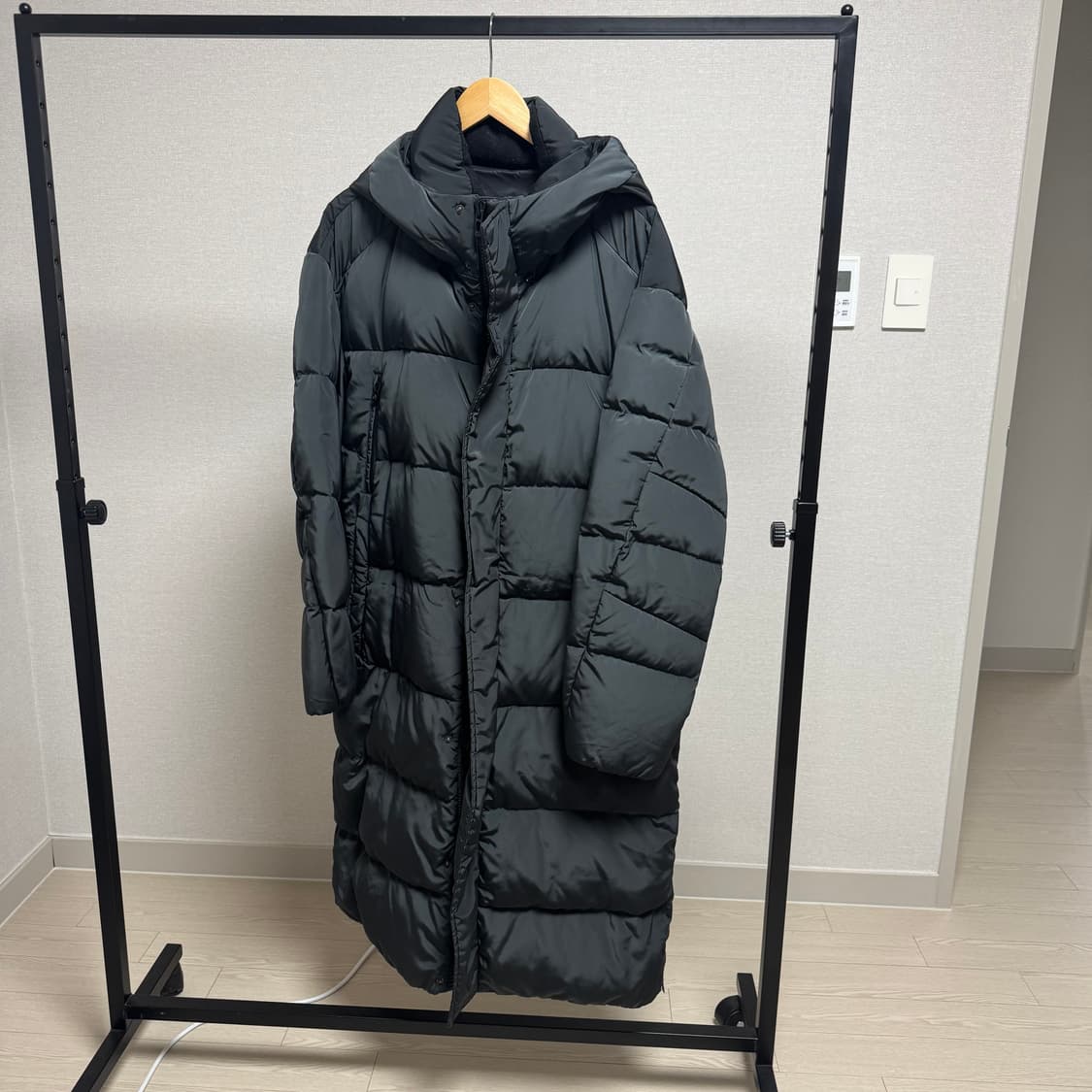 (105) TNGT 구스 롱패딩 차콜 상품이미지1