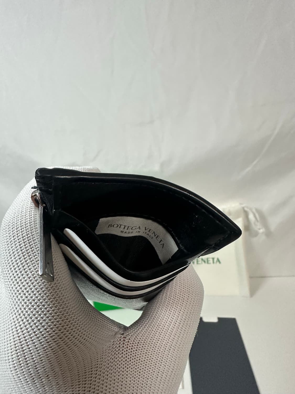 보테가베네타 지퍼 카드지갑 블랙 (OS) 상품이미지8