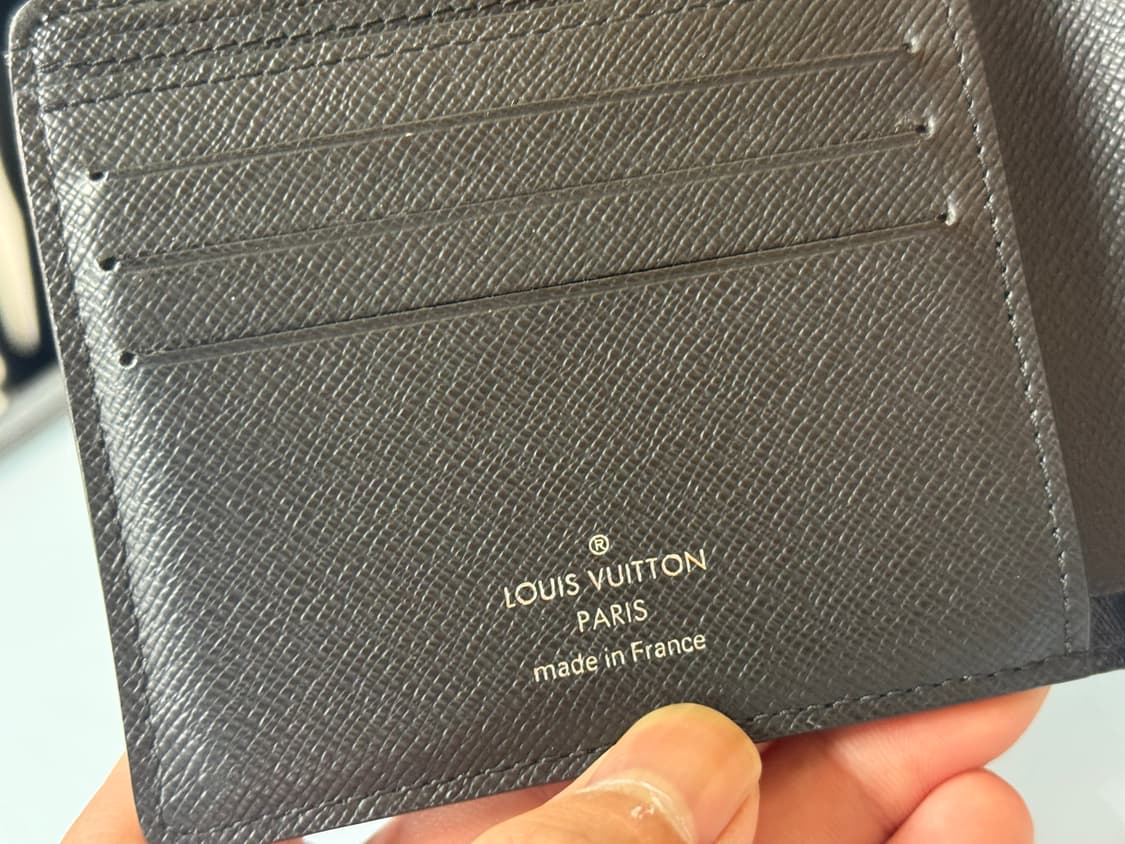 루이비통 타이가반지갑  상품이미지3