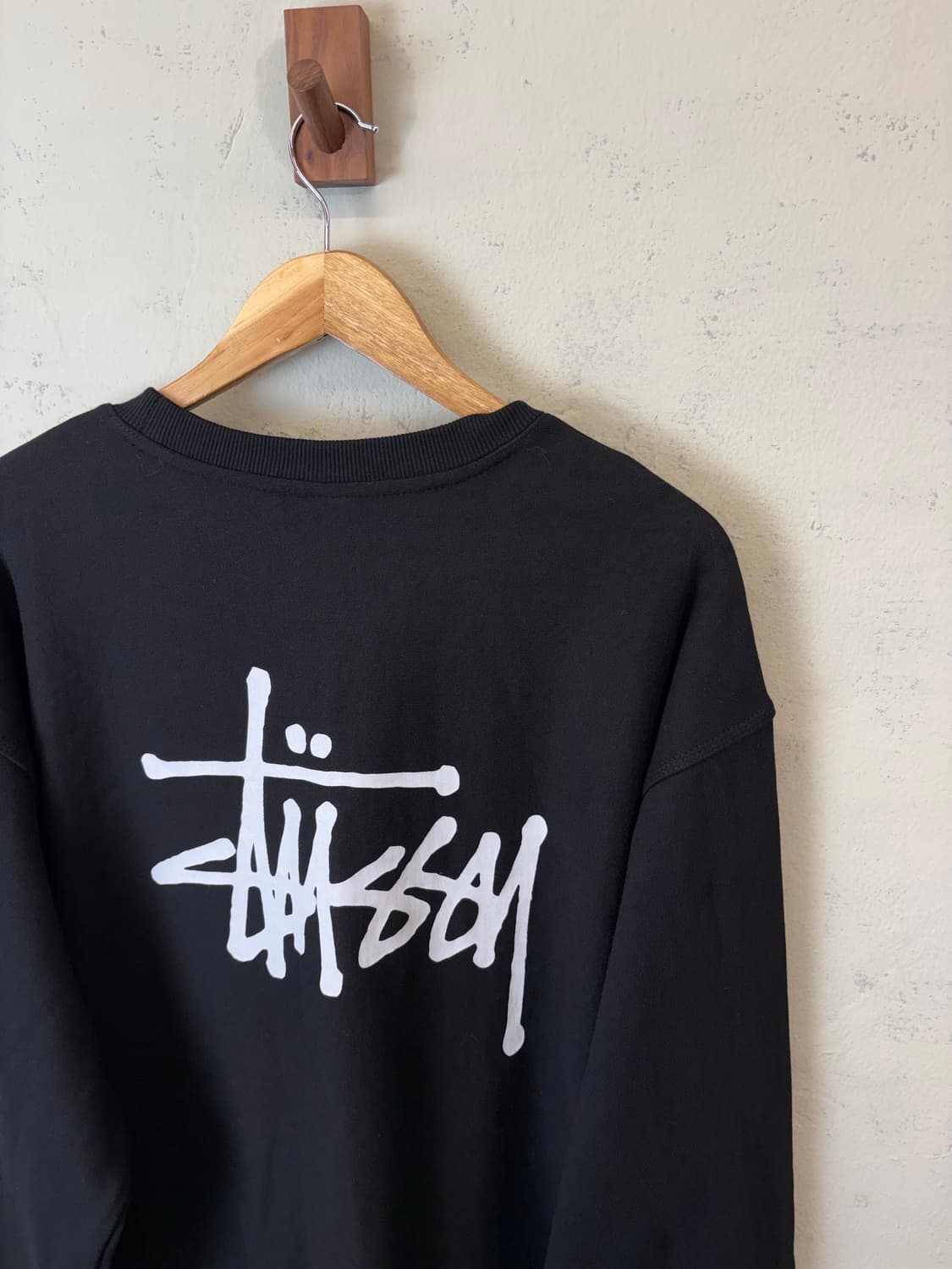 새상품 스투시 베이직 로고 크루넥 블랙 스웻셔츠 상품이미지4