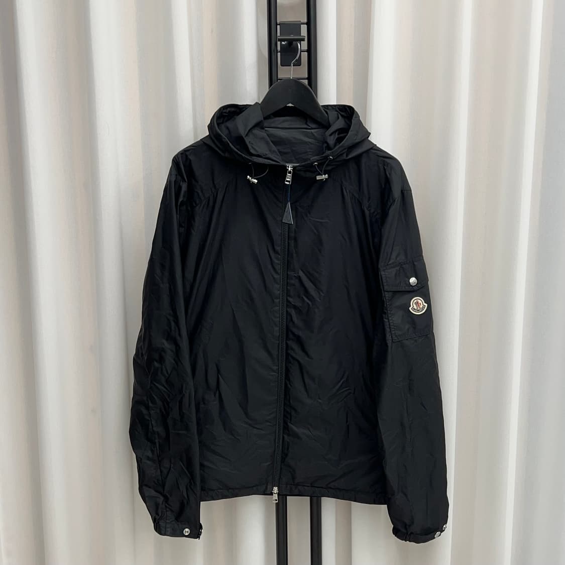 24ss 몽클레어 에티아슈 후드바람막이 블랙 (4) 상품이미지1