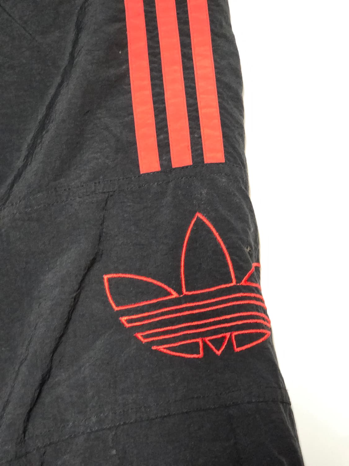 아디다스 트레포일 블랙×레드 겨울솜바지 108/56 (남성 3XL)
 상품이미지2