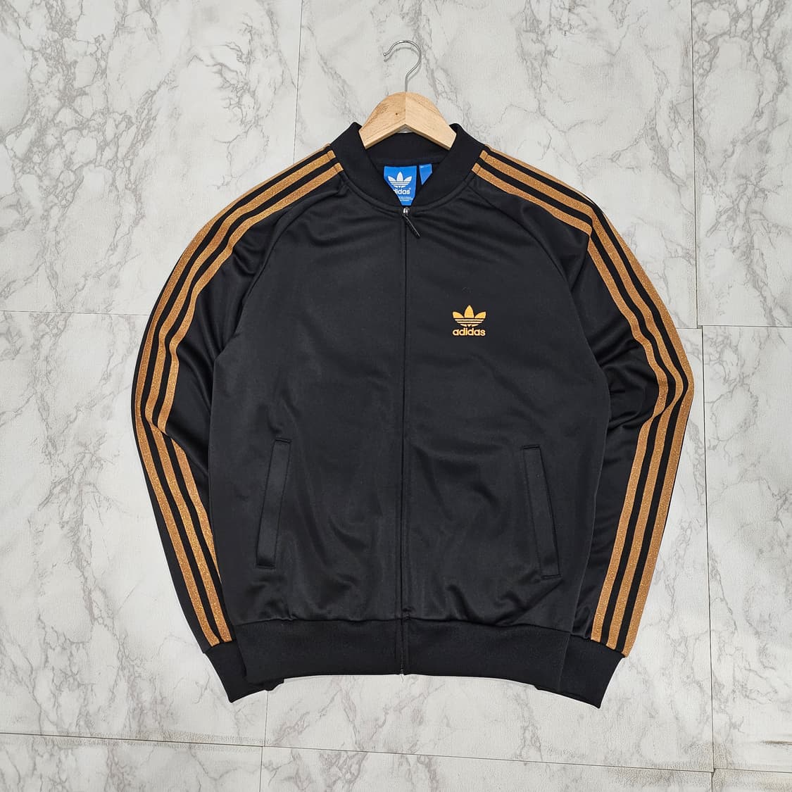 아디다스 니고베어 한정판 골드블랙 트랙탑
L 상품이미지1