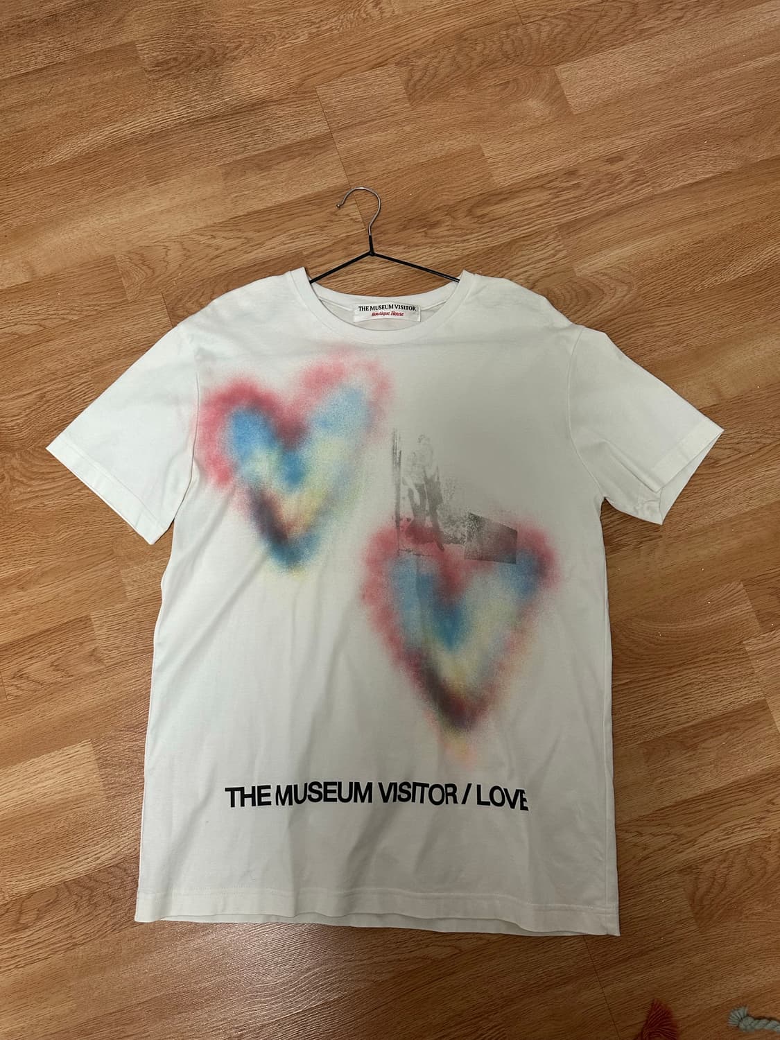 더뮤지엄비지터 베를린 러브 하트 티셔츠 상품이미지1