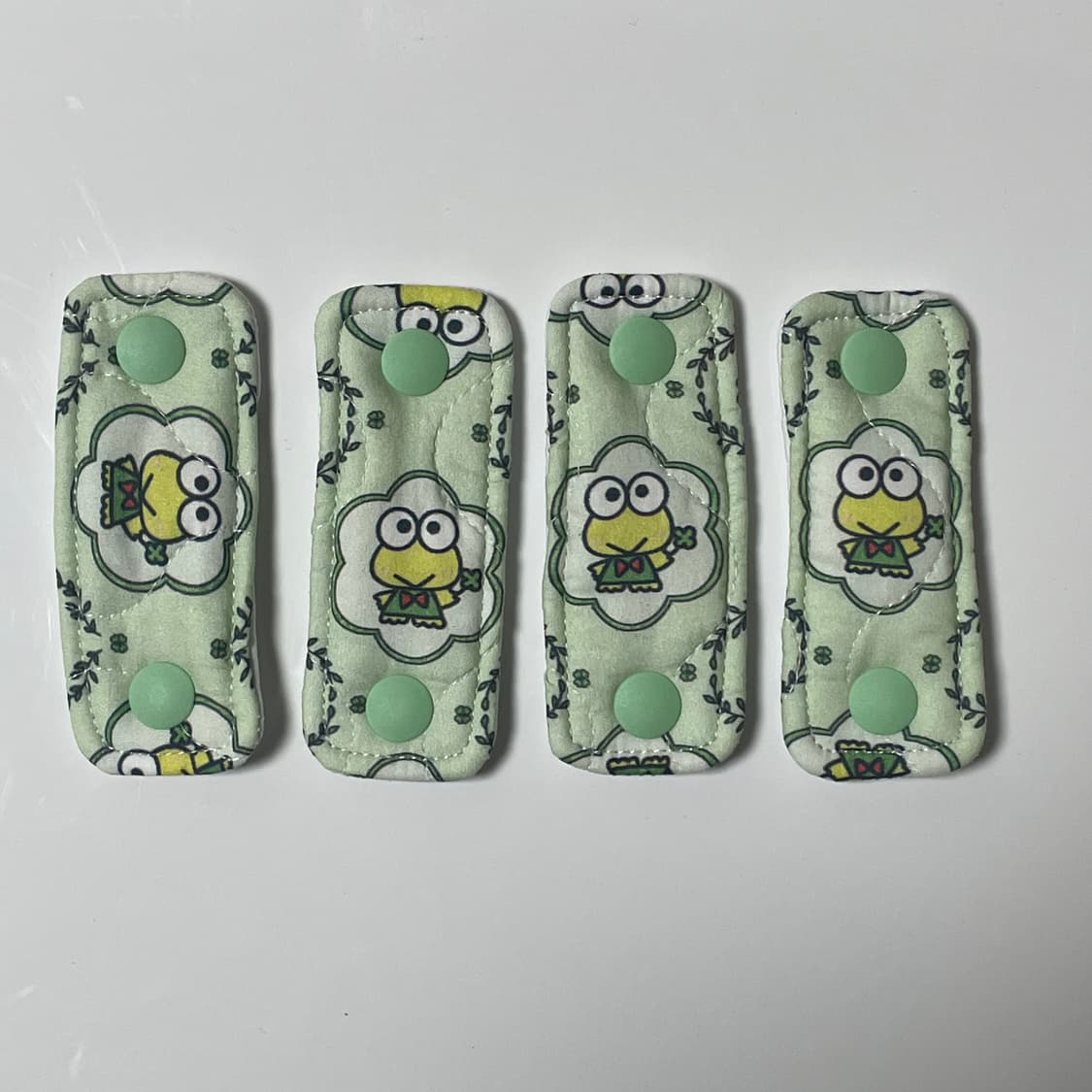 [ 핸드메이드 ] 케로피 클로버 자체제작 원단 케이블 홀더 상품이미지1