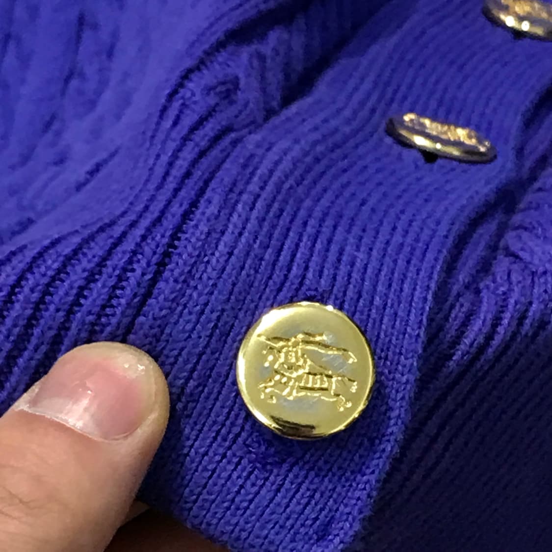 버버리 잉글랜드 네이비 퍼플 퓨어 코튼 케이블 금장 가디건 남성 110  상품이미지7