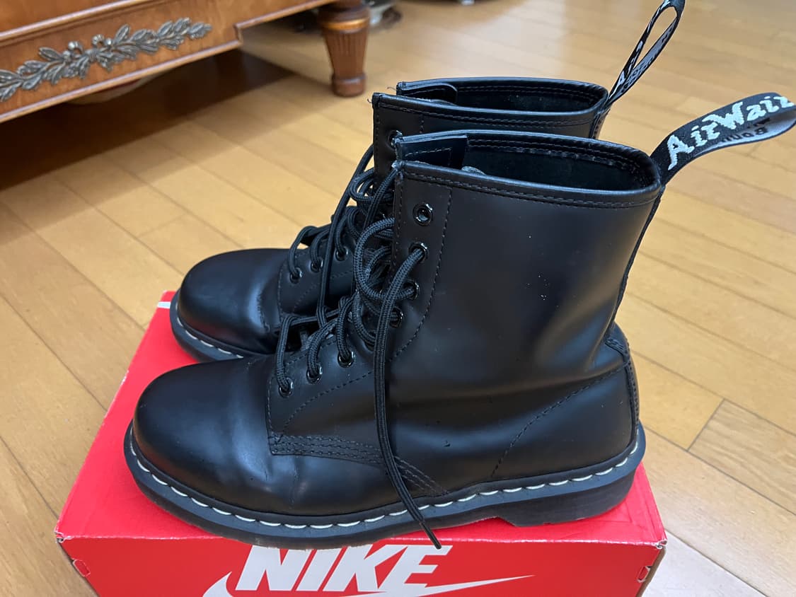 닥터마틴 화이트 스티치 부츠 상품이미지3