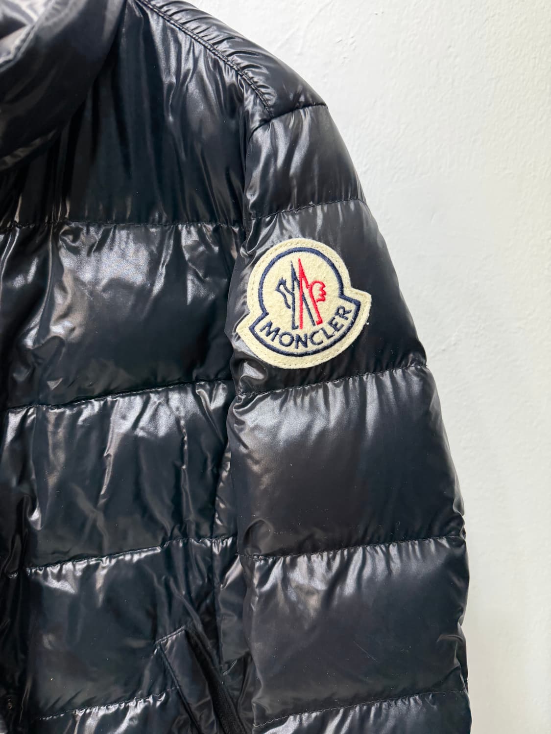 정품) 몽클레어 여성 빅와펜 숏패딩 1 상품이미지2