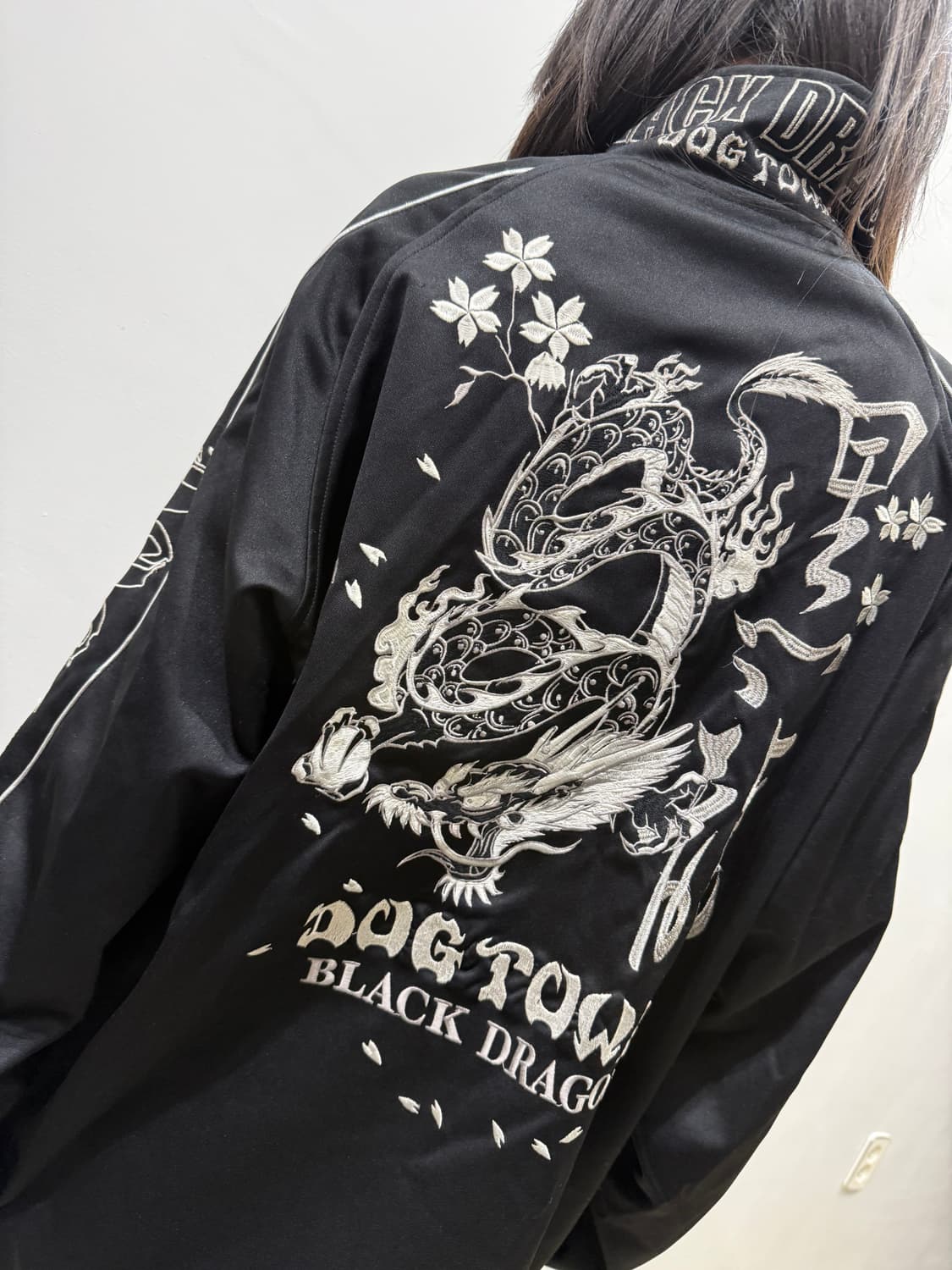 도그타운 오버핏 블랙 드래곤 자수 져지 상품이미지1
