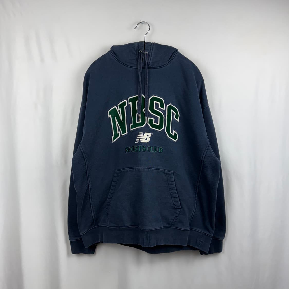 (110) 뉴발란스 NBSC 세미 오버핏 플리스 후드 네이비 상품이미지2