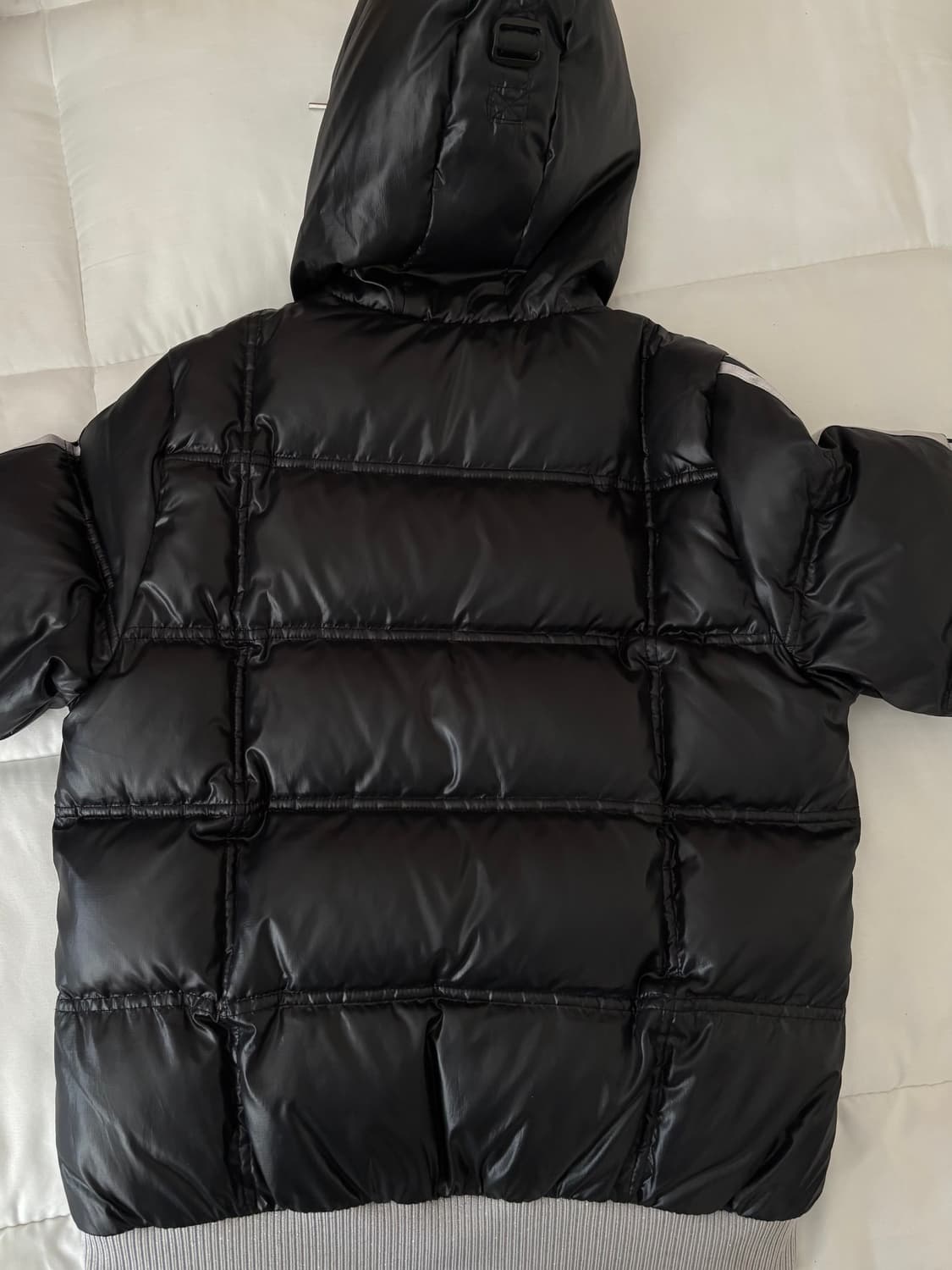 아이다스 삼선 덕다운 패딩 블랙 상품이미지3