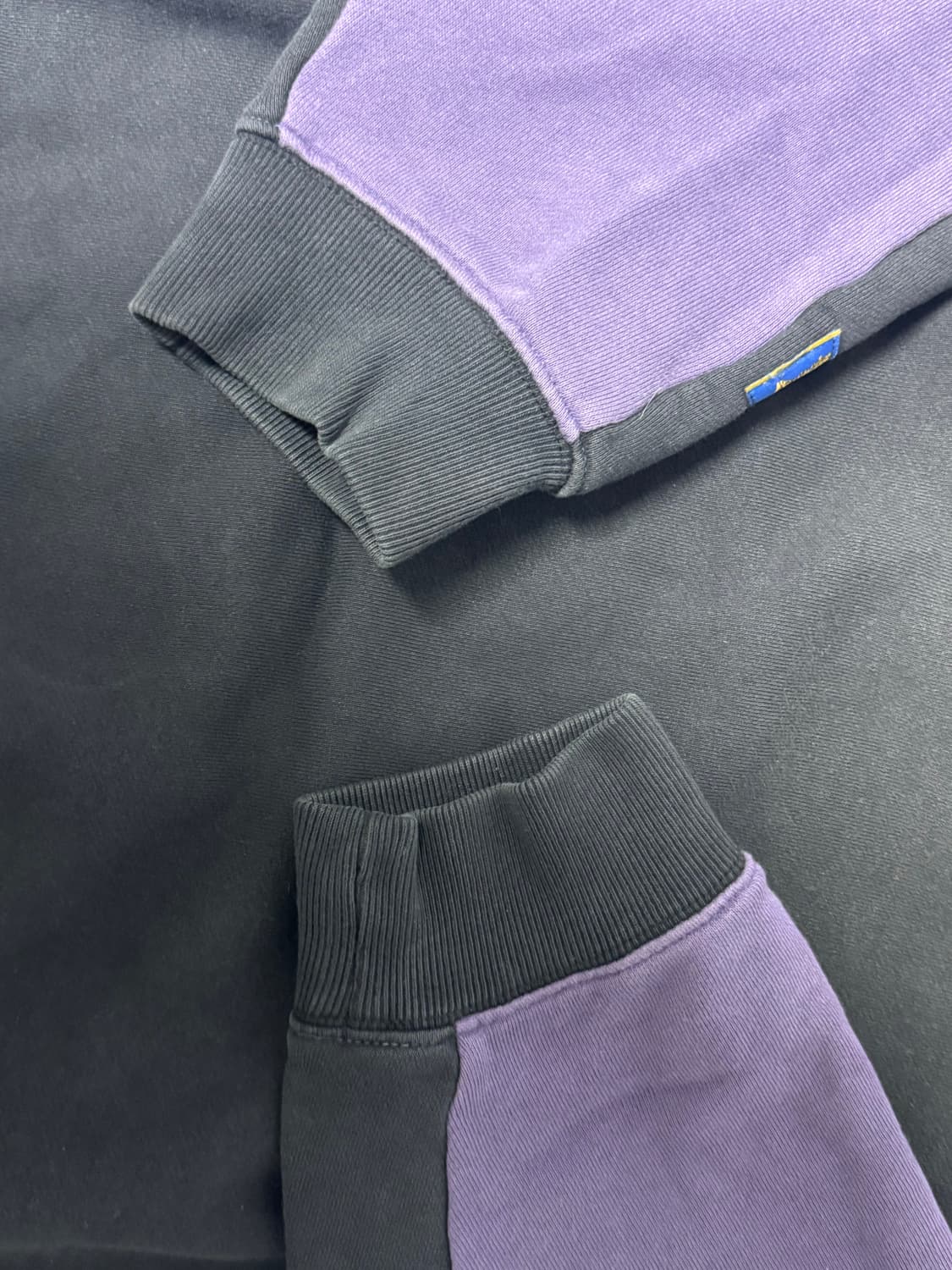[F] 캐피탈 투톤 빅 플리스 스웨트셔츠 블랙 퍼플 상품이미지4