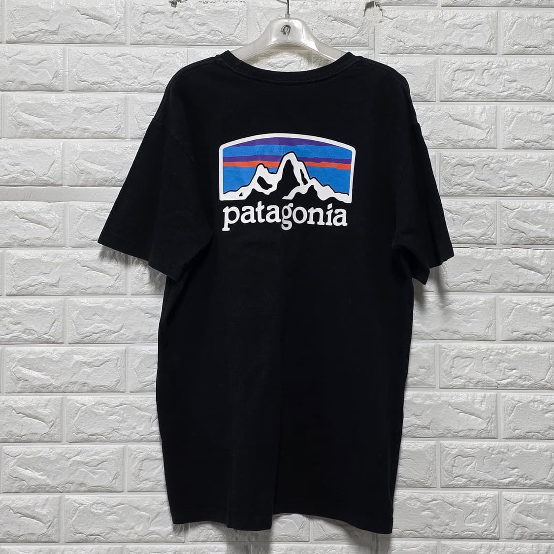 파타고니아 블랙 반팔티 M 상품이미지4
