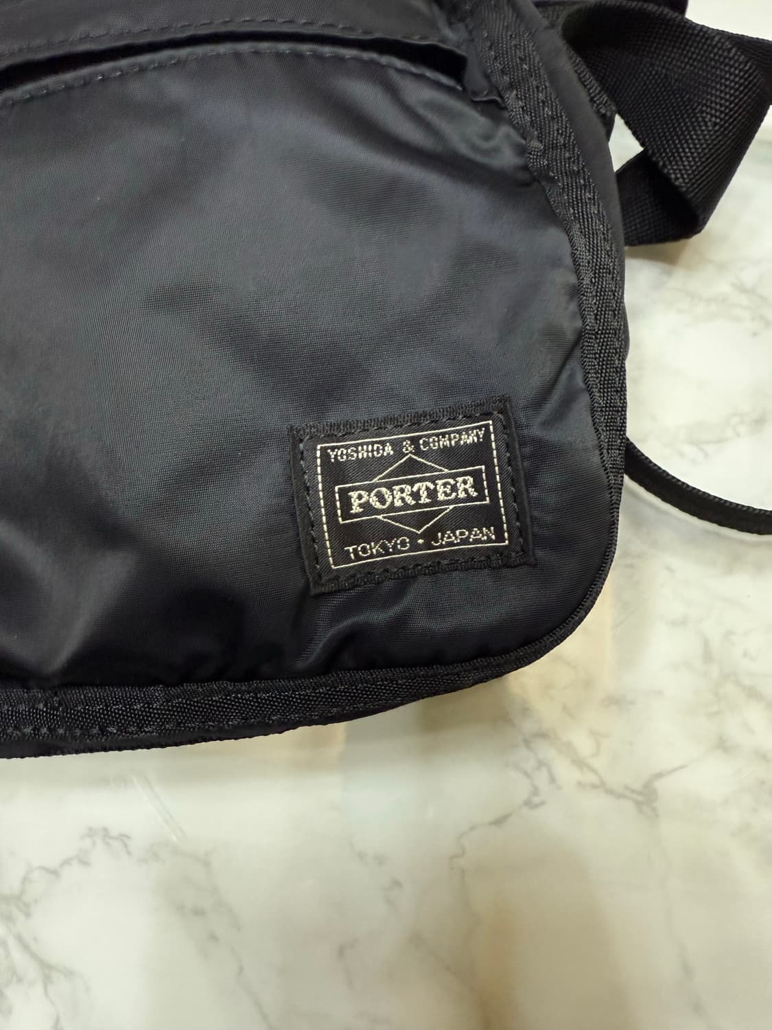 포터 프레임 숄더백 블랙 상품이미지2