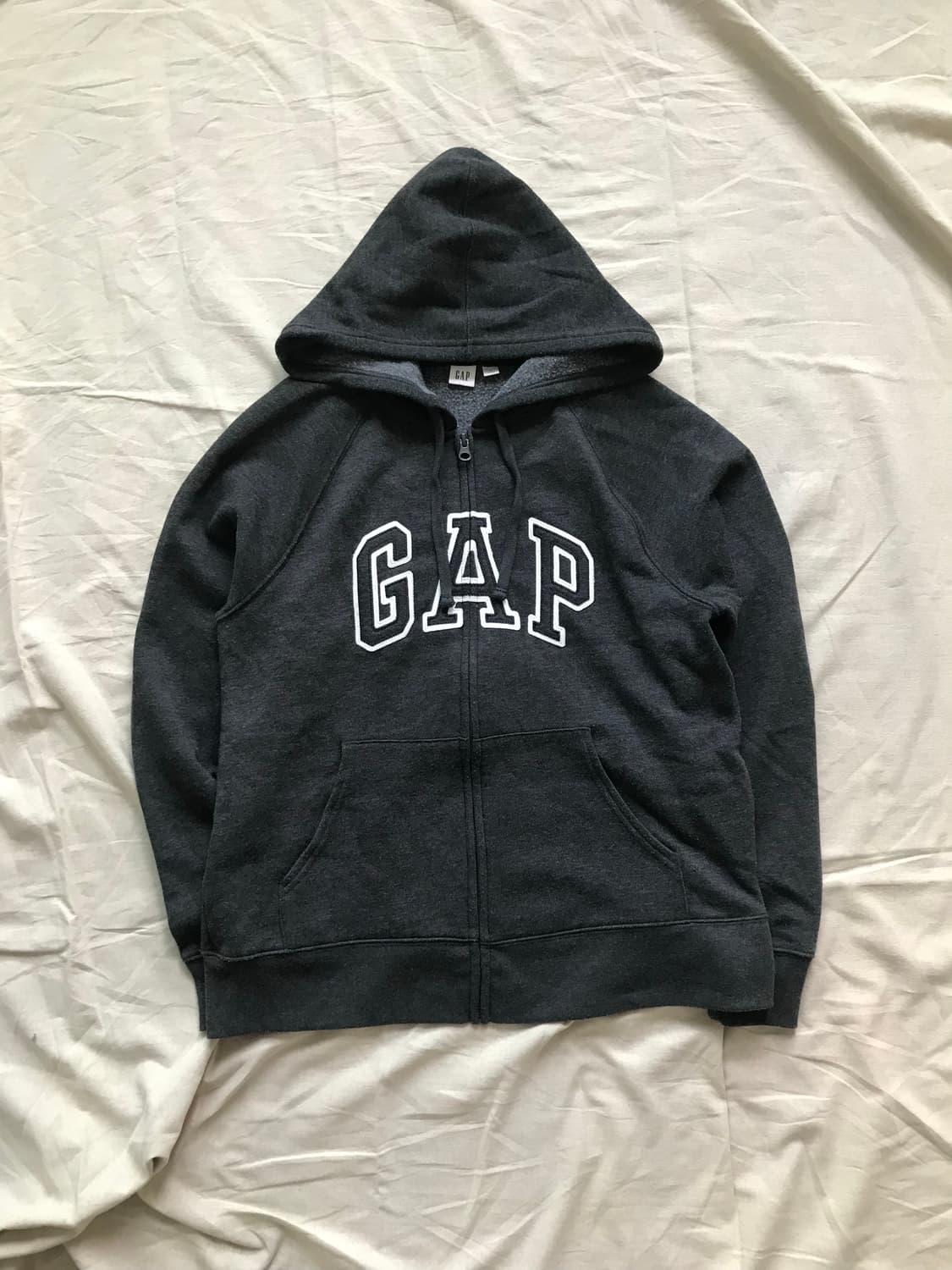 갭 중앙 빅 로고 차콜 후드집업 상품이미지5