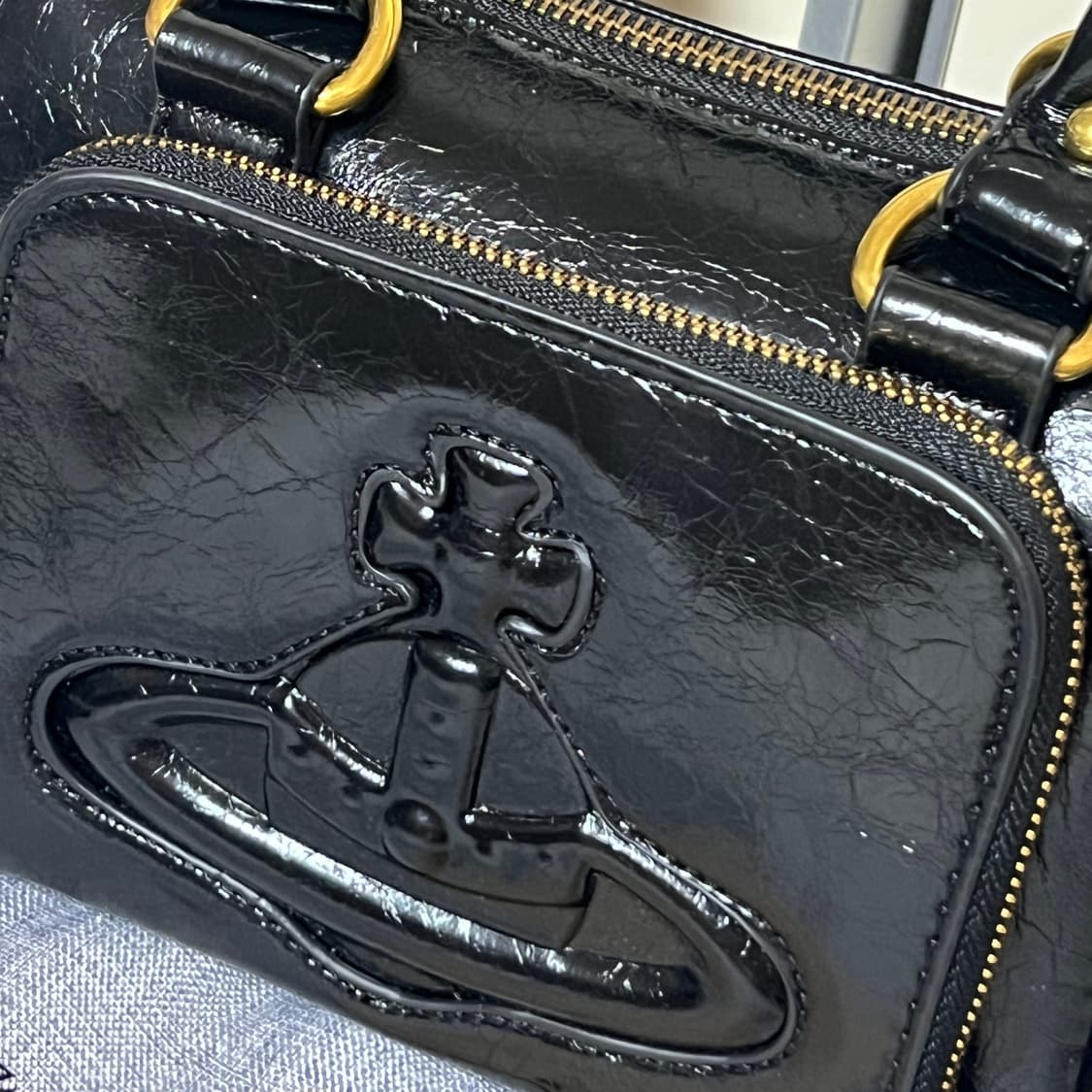 비비안웨스트우드 가방 블랙 페이던트 토트백 상품이미지4