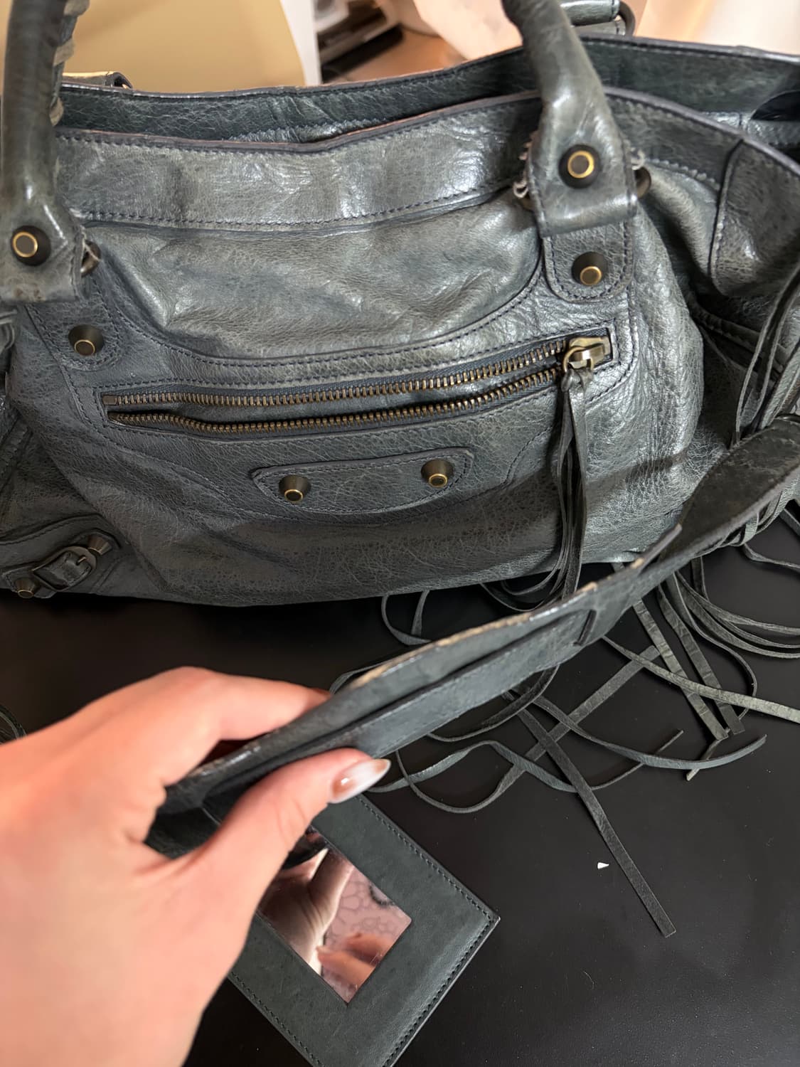 발렌시아가 모터백 스몰 카키 상품이미지4