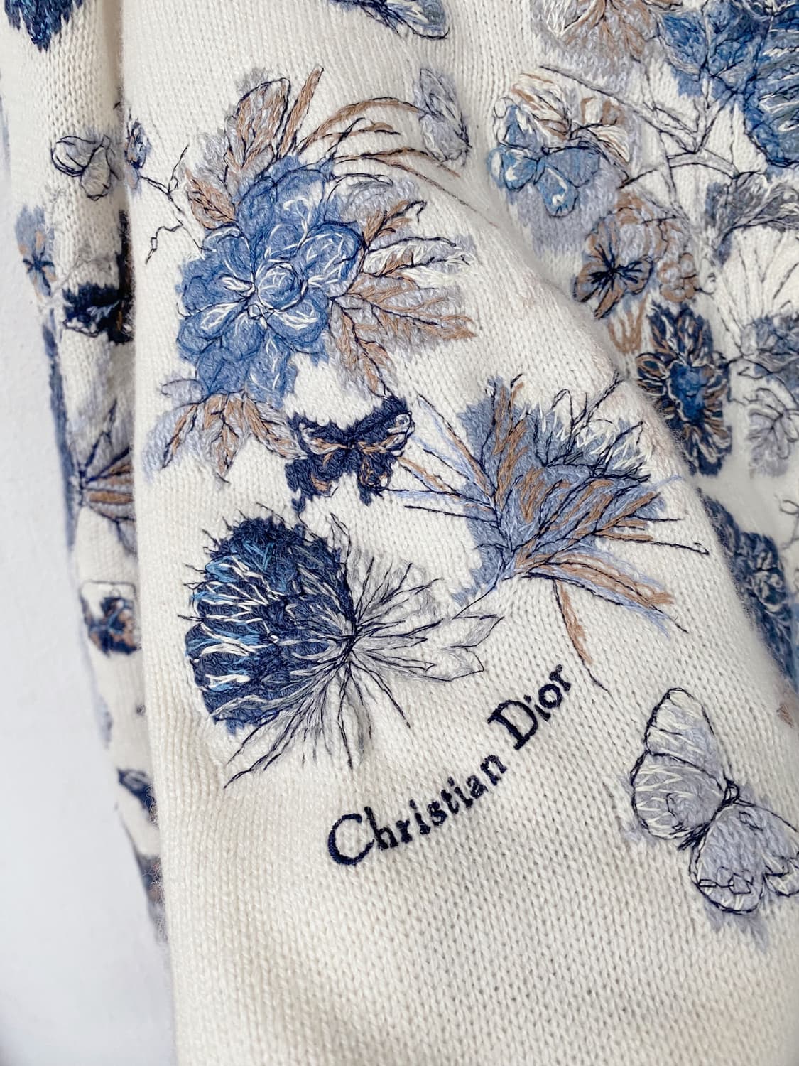 디올(Dior)의 나비 자수 니트 상품이미지3