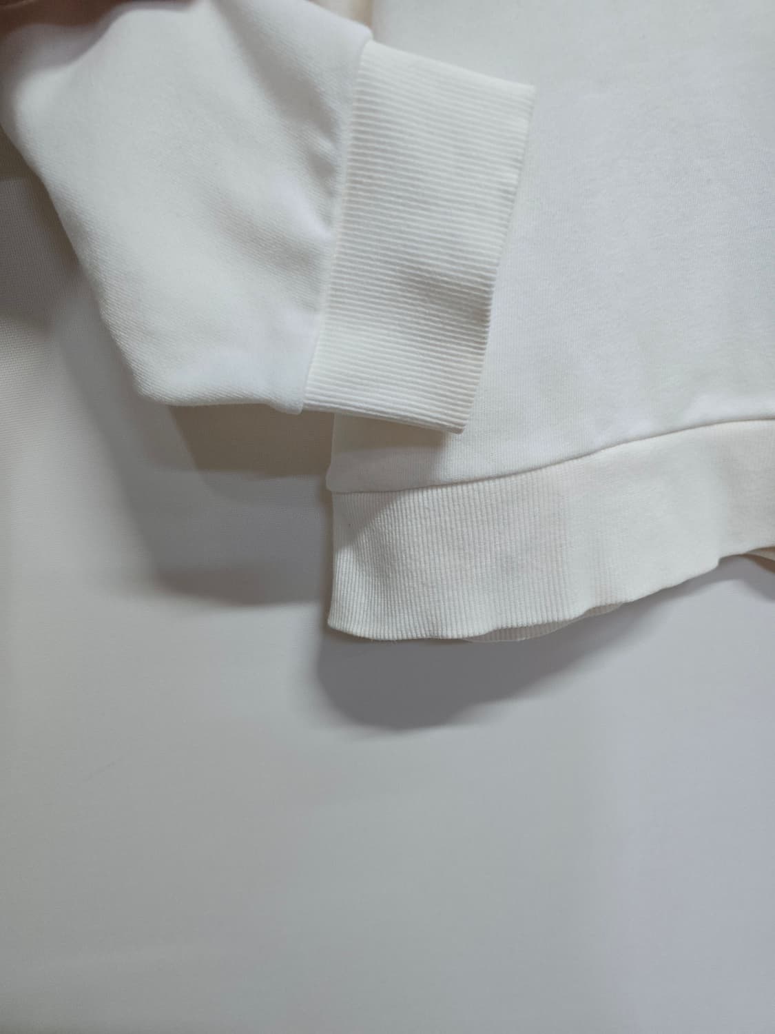 디스커버리 익스페디션 흰색 맨투맨 상품이미지3