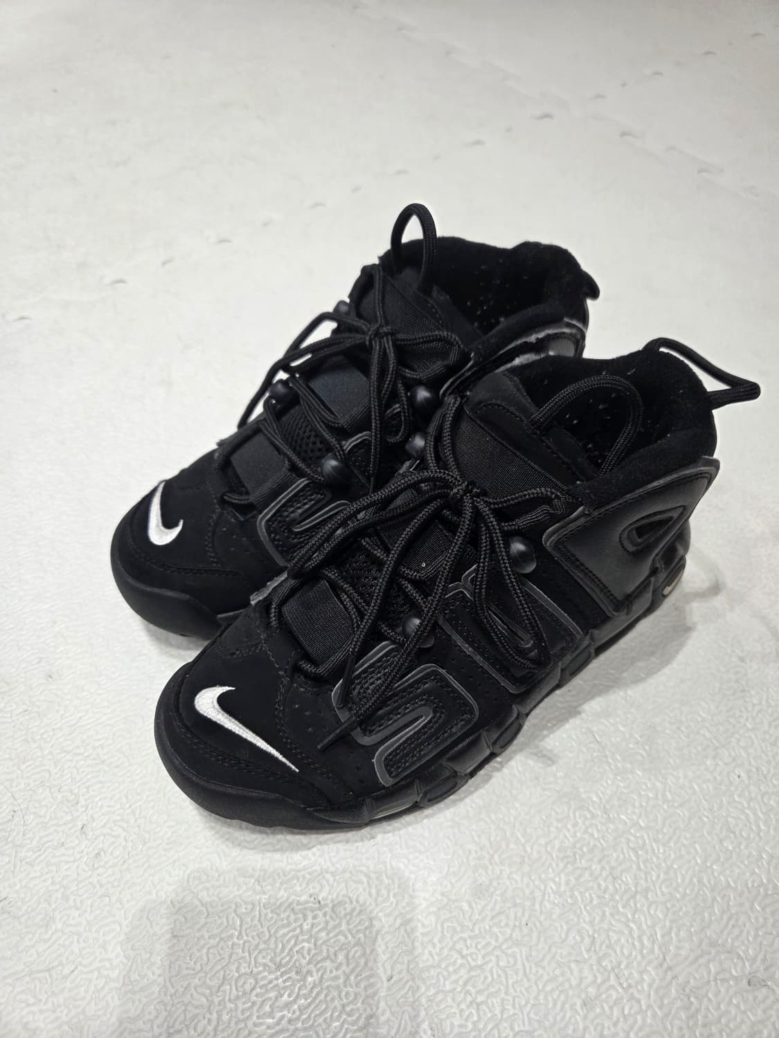 슈프림x나이키 에어모어 업템포 올블랙(235) 상품이미지2