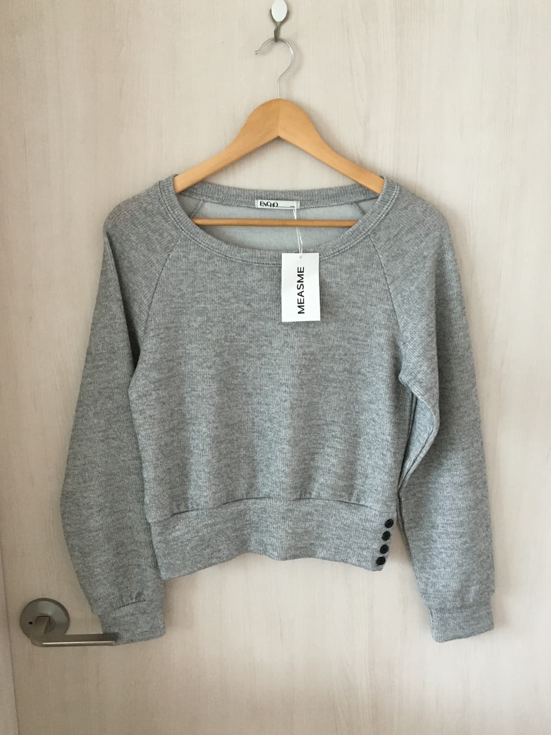 버튼 롱슬리브 니트 상품이미지1