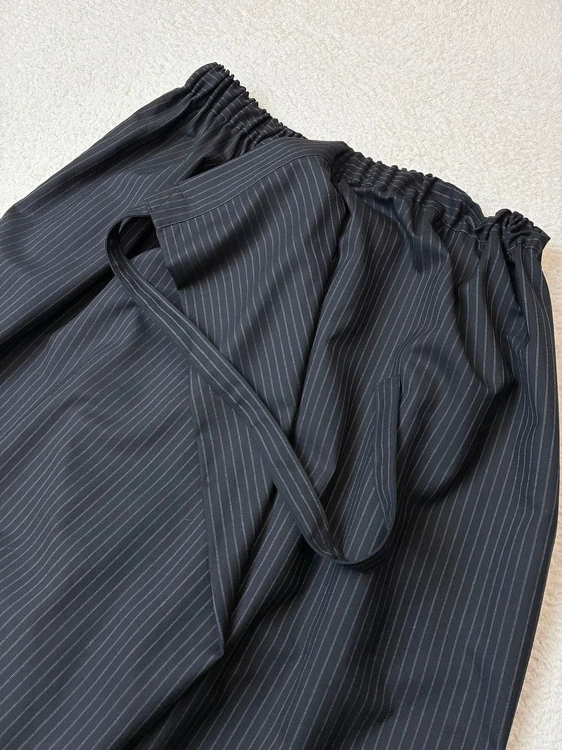 준야와타나베 21ss 크로스 웨이스트 드레이프 팬츠 PN5972    상품이미지5