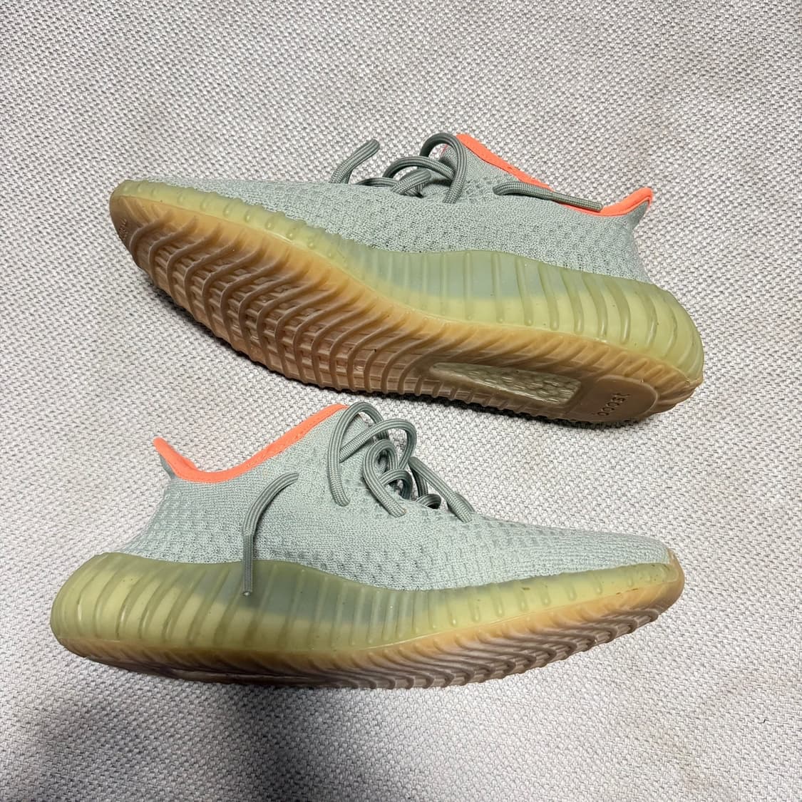 아디다스 이지 부스트 350 V2 데저트 세이지 상품이미지5