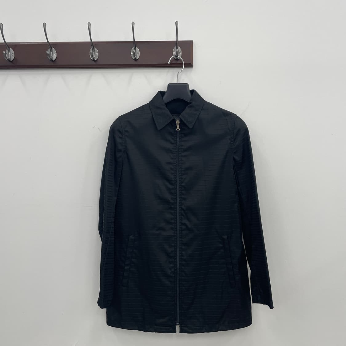 프라다 블랙 나일론 풀로고 집업 코트 상품이미지3