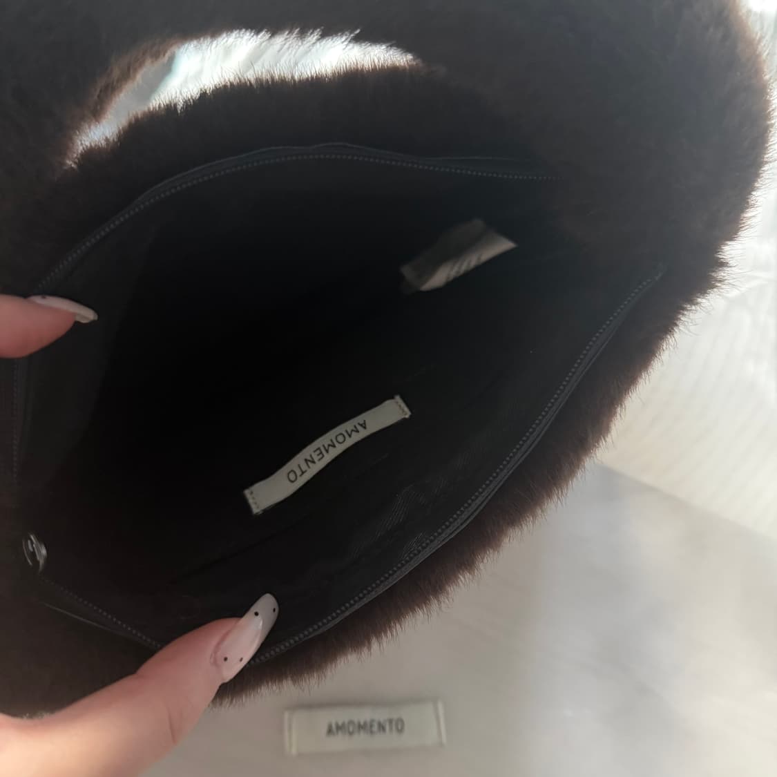 아모멘토 에코 퍼 스퀘어 토트 백 상품이미지2