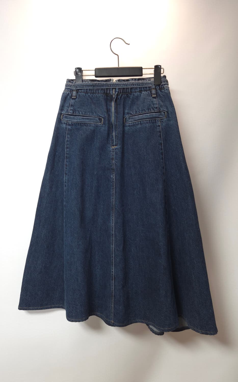 한섬 SJSJ 2023  플레어 벨티드 데님 백밴딩 롱 스커트 상품이미지7